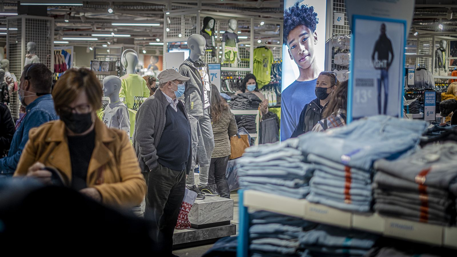 Interior de la tienda de Primark en Bahía Sur .