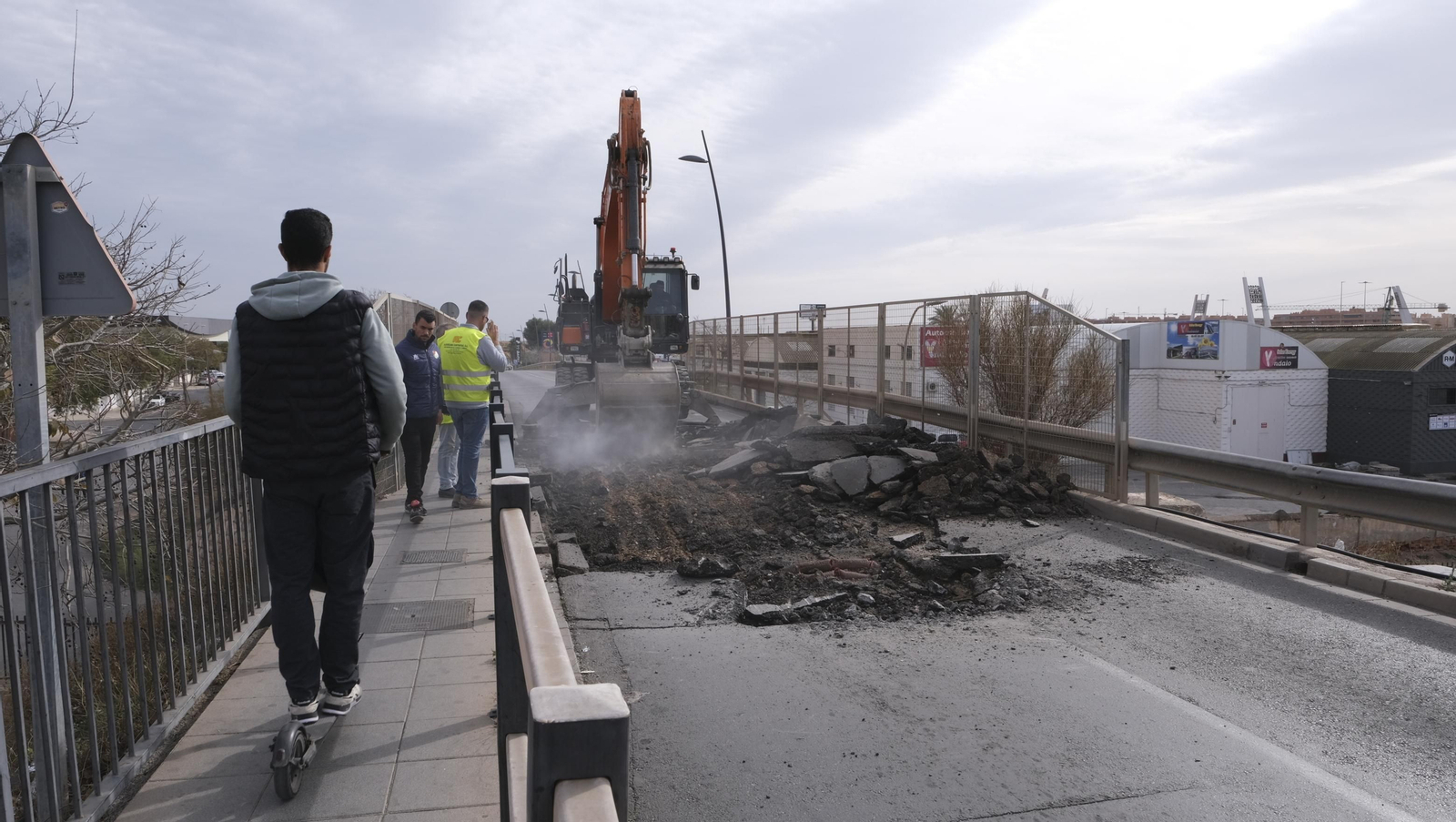 Imágenes del desmantelamiento del puente de Los Molinos, para el soterramiento del AVE