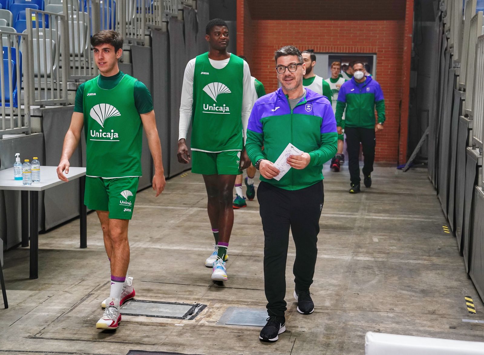 Fotis Katsikaris entra a la pista principal del Carpena.