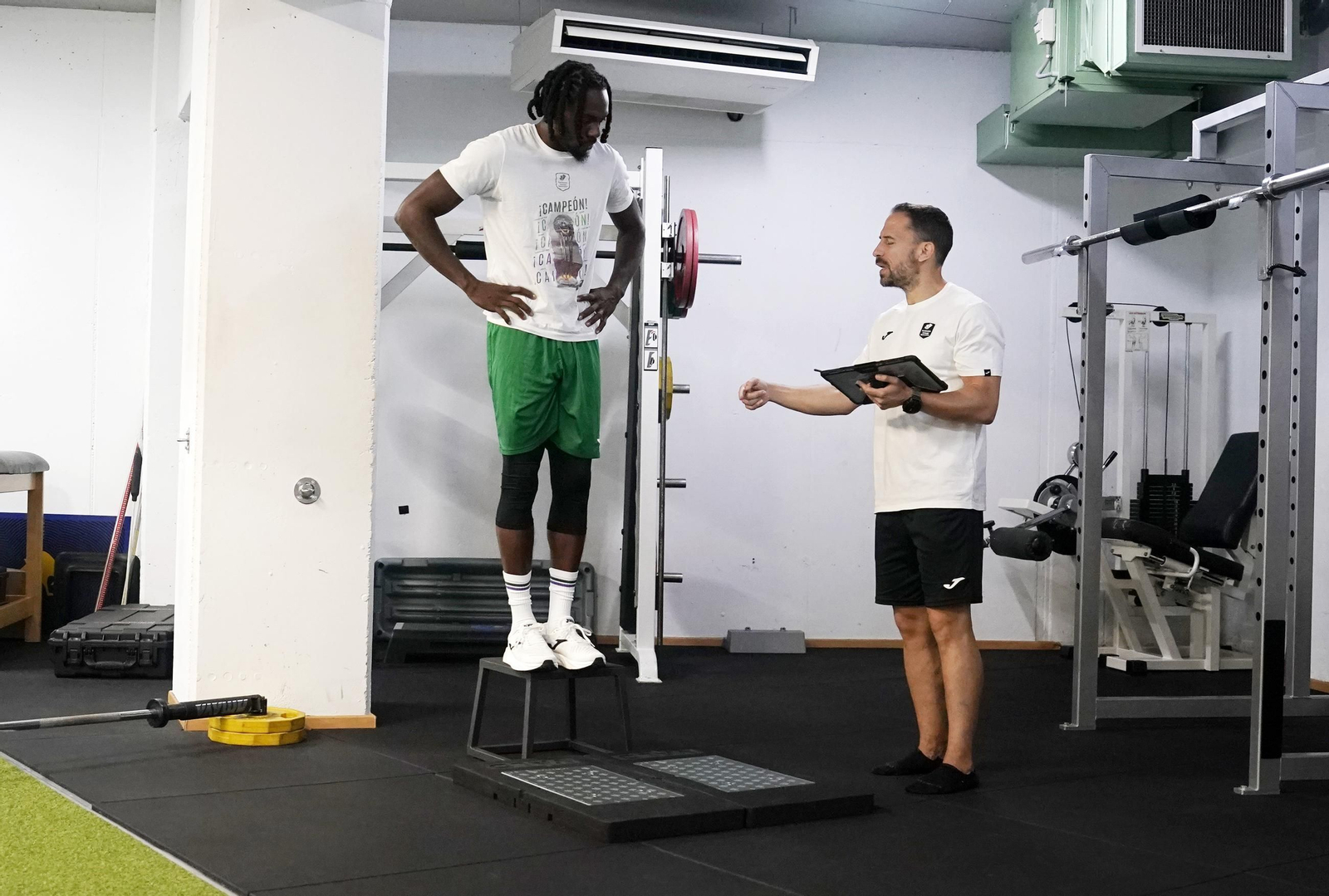 El primer día del Unicaja: Perry, Djedovic y los fichajes Webb y Sulejmanovic