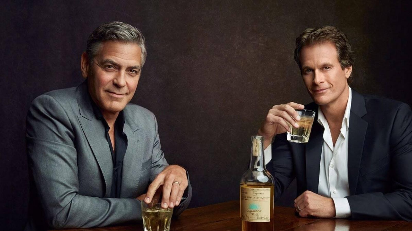 George Clooney y Glande Gerber con su tequila Casamigos.