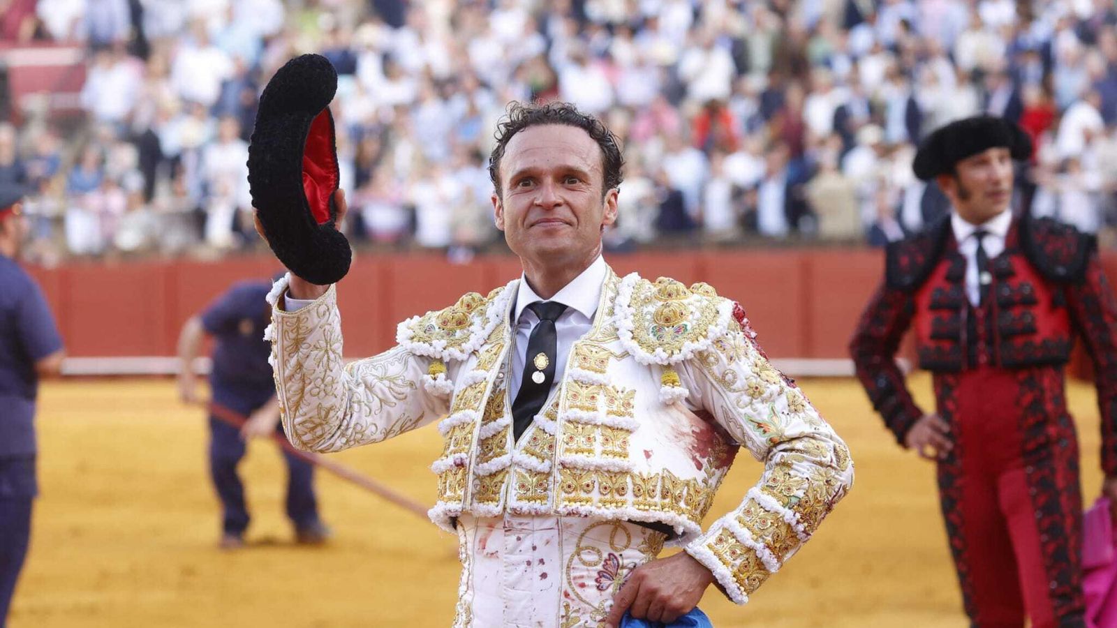 Ferrera saluda el ruedo tras torear el tercero de la tarde.