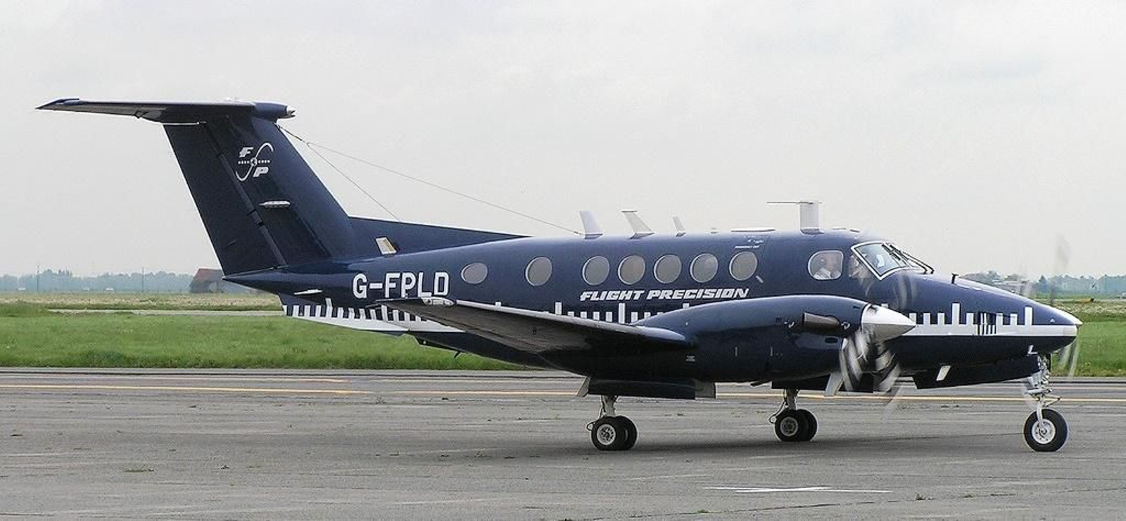 El Beech King Air B200, en la pista.