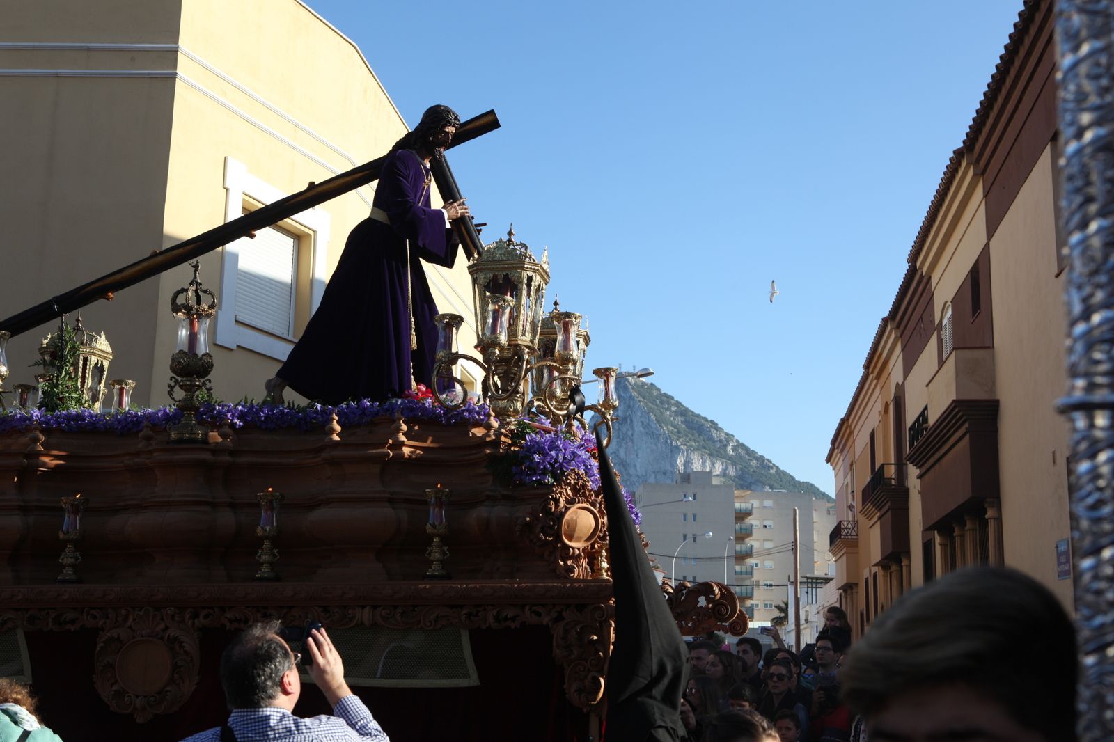 Penas y Dolores, por las calles de La Línea
