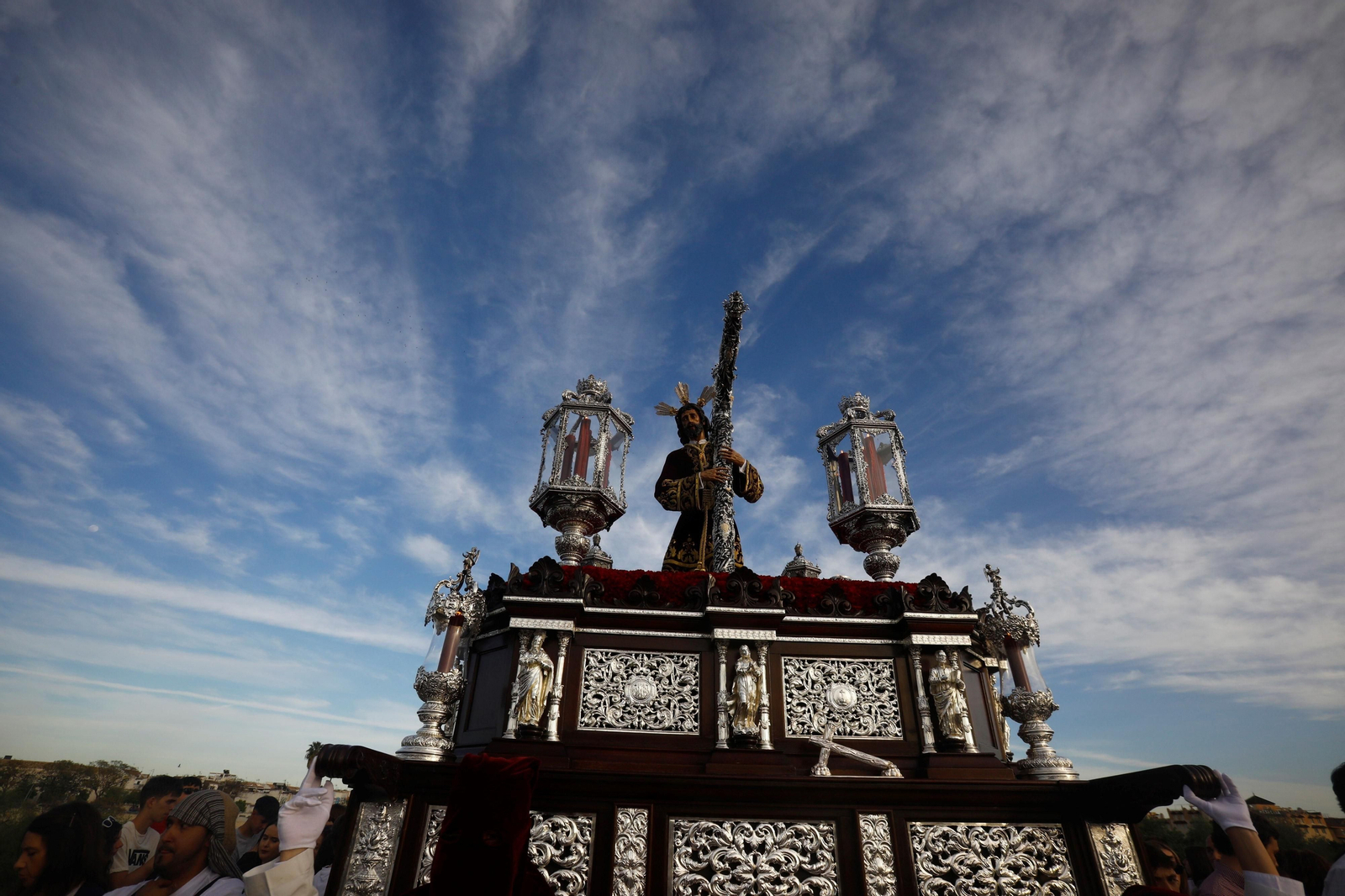 Lunes Santo en Córdoba: la procesión de Vera-Cruz, en imágenes