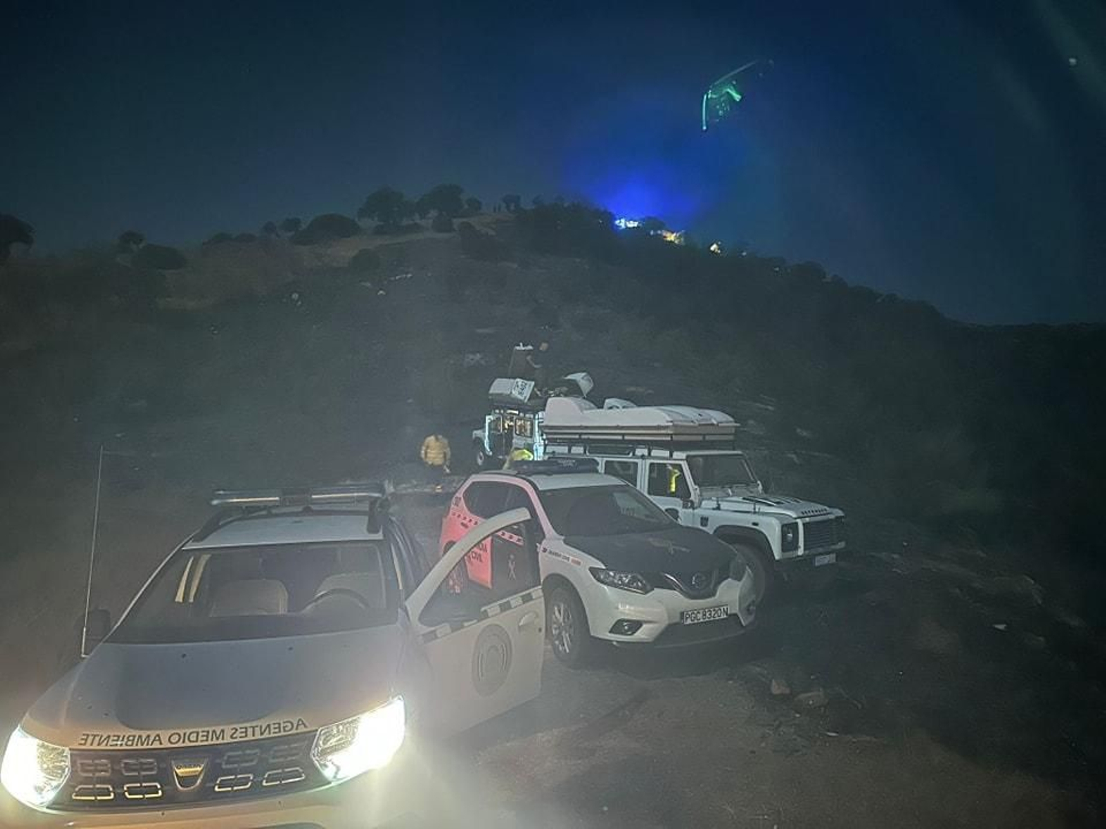 Medios trabajando en la zona del incendio en Marmolejo.