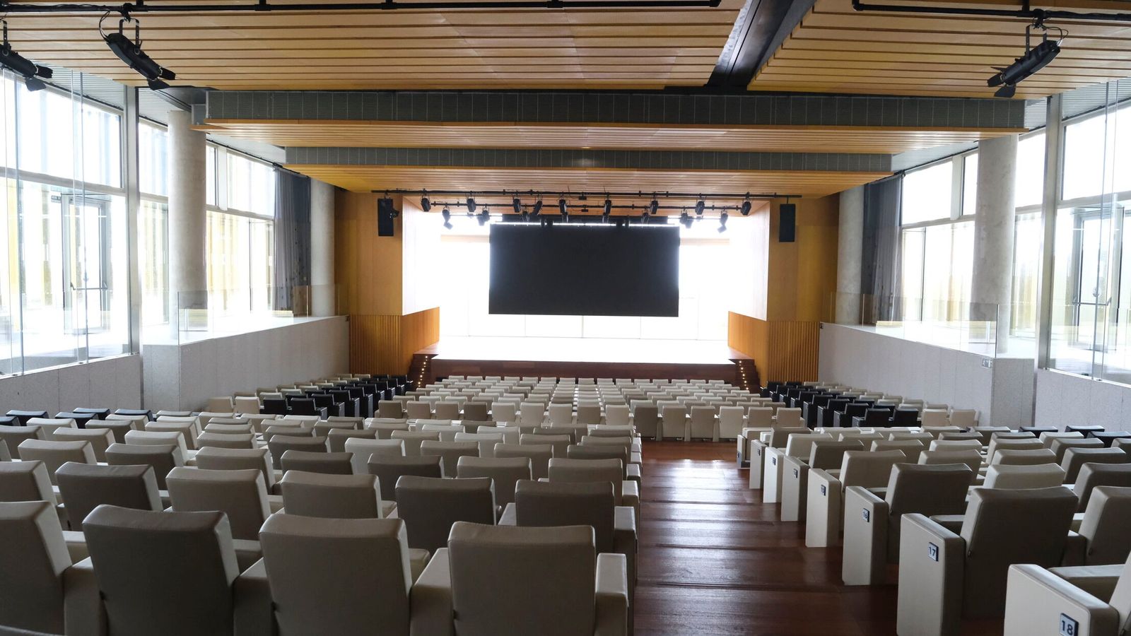 El auditorio, para 420 personas, es sin duda uno de los espacios más preciados de la instalación.