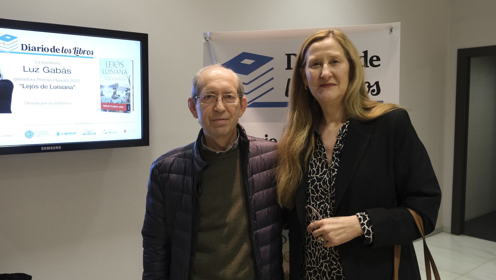 Imágenes del Diario de los Libros con la escritora ganadora del Premio Planeta 2022, Luz Gabás