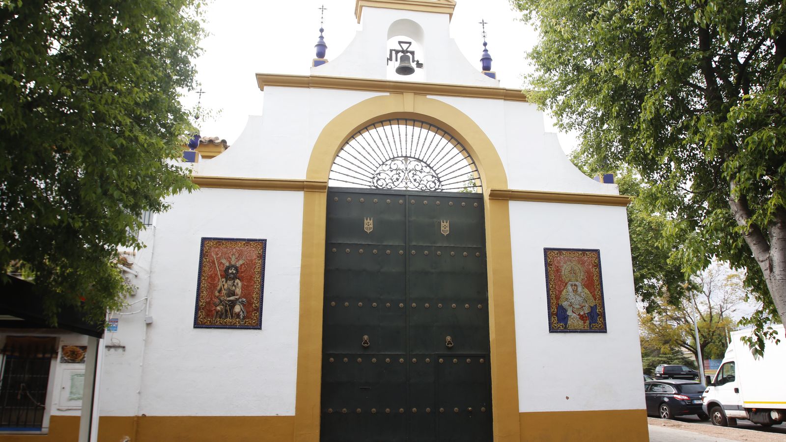 Puerta vacía de salida de las imágenes de La Merced, en el Zumbacón.