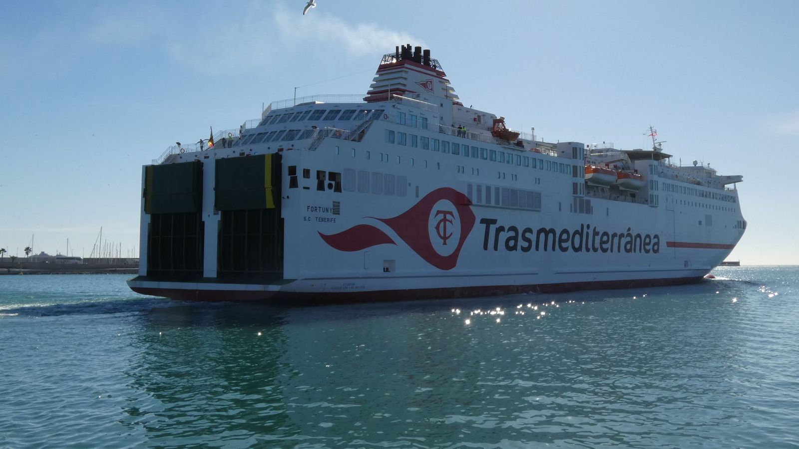 FORTUNY, el último ferry de Trasmediterráneo que operó desde Málaga ern la línea de Melilla.