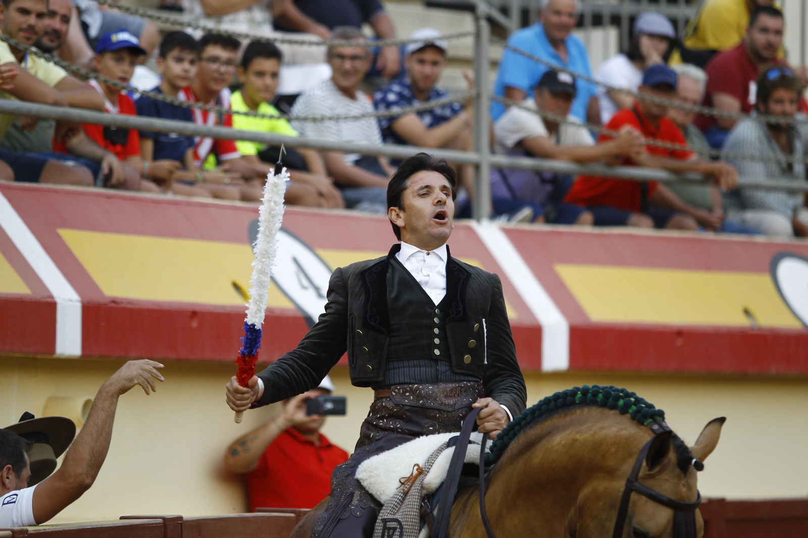 Imágenes de la corrida de rejones en la Feria taurina de Vera 2022
