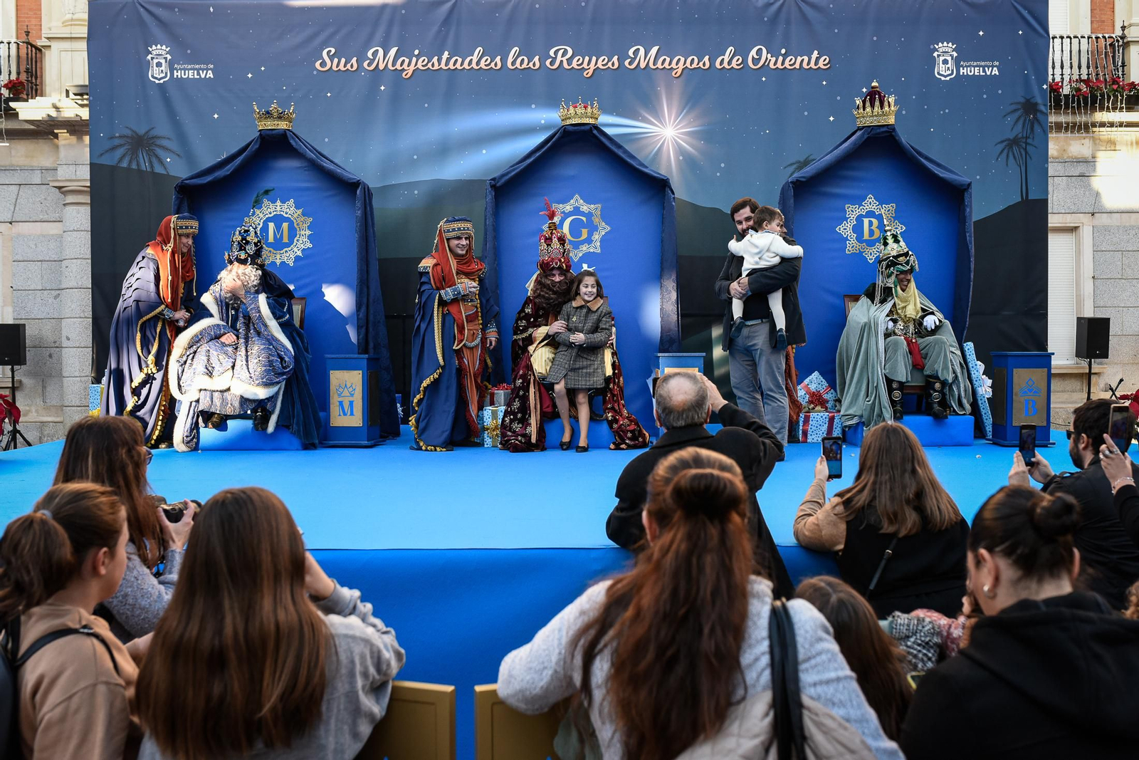 Imágenes de la entrega de cartas a SSMM Los Reyes Magos en el Ayuntamiento
