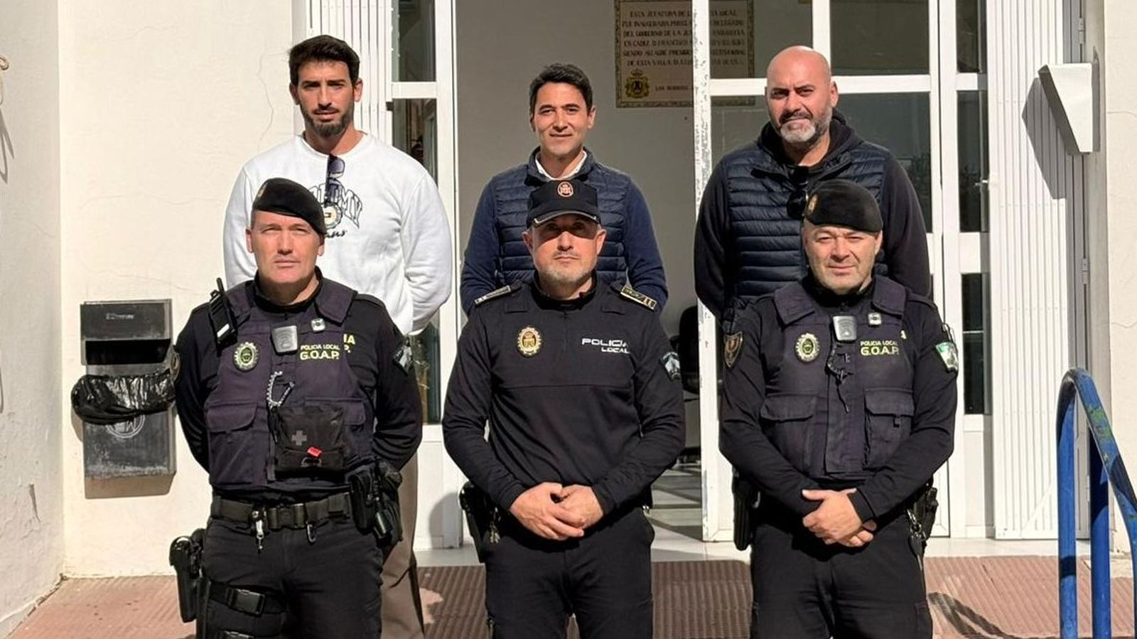Policías y autoridades de Los Barrios.