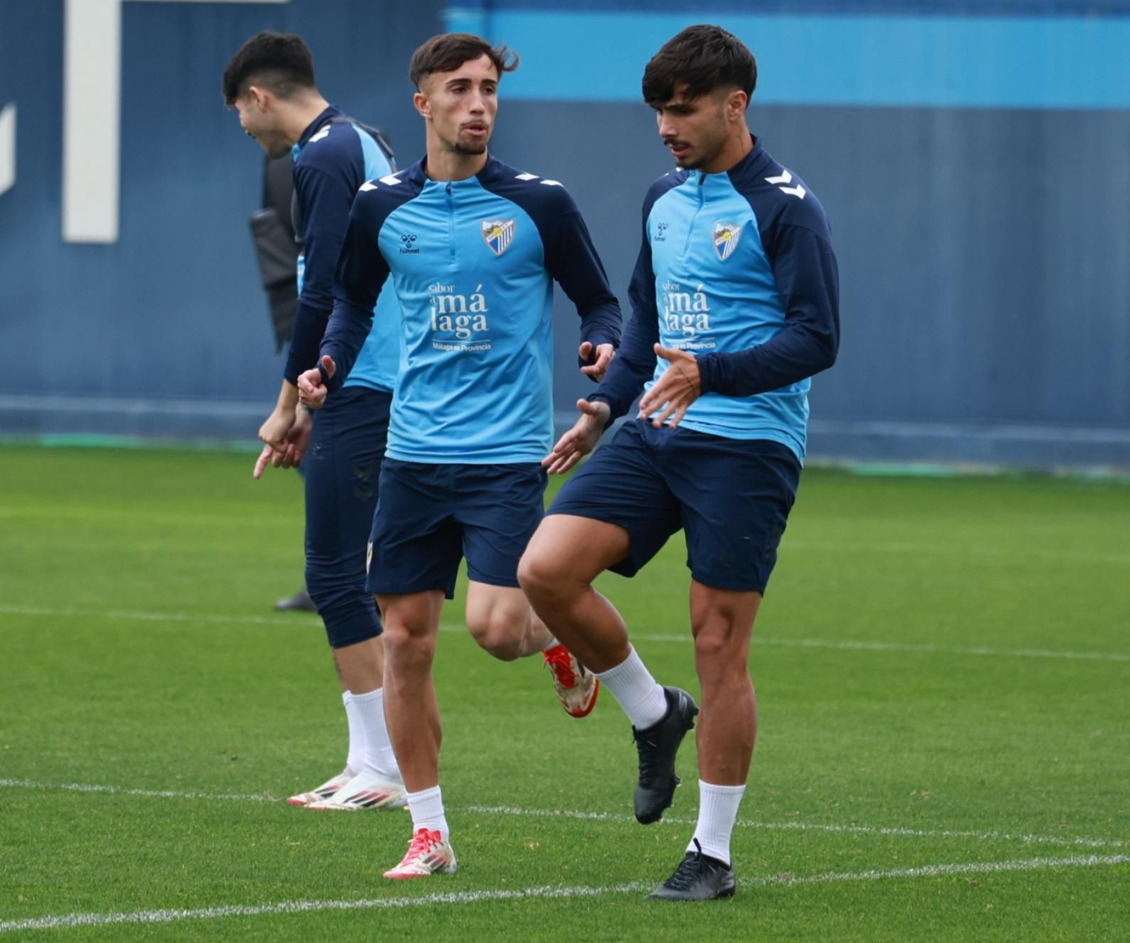 Ramón Enríquez: El capitán reaparece en muletas y sonriente