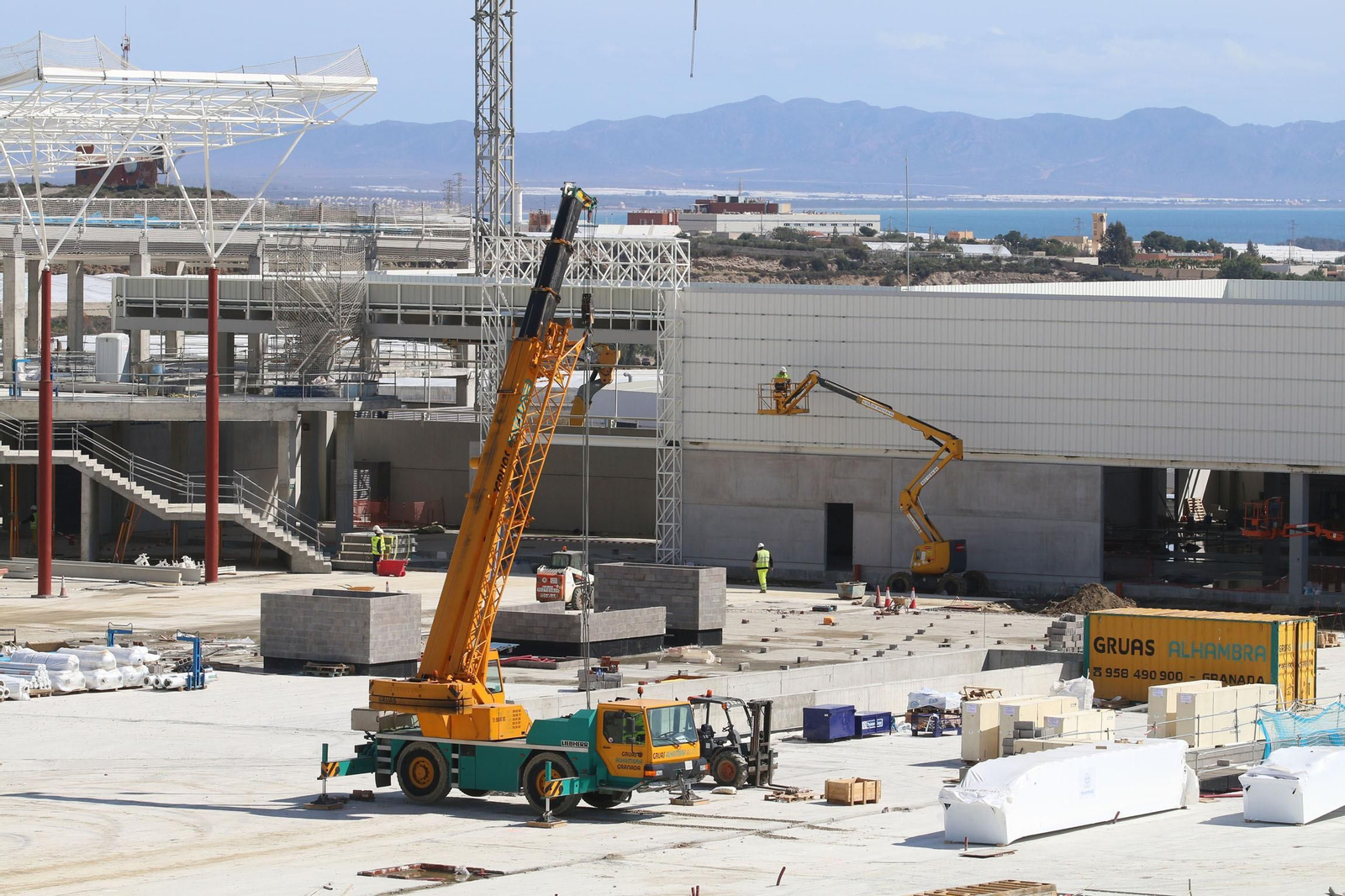 Obras en el futuro Centro Comercial Torrecárdenas, que abrirá puertas este mismo año.