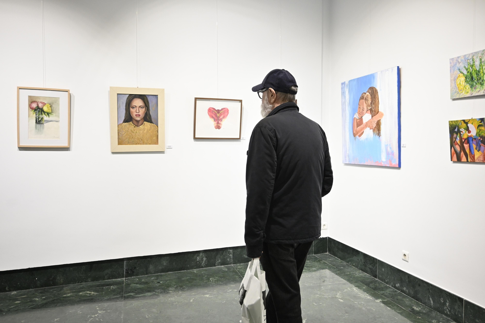 Inauguración de la muestra solidaria titulada 'ArtistasxPrincesa. Una obra por cada princesa RETT'