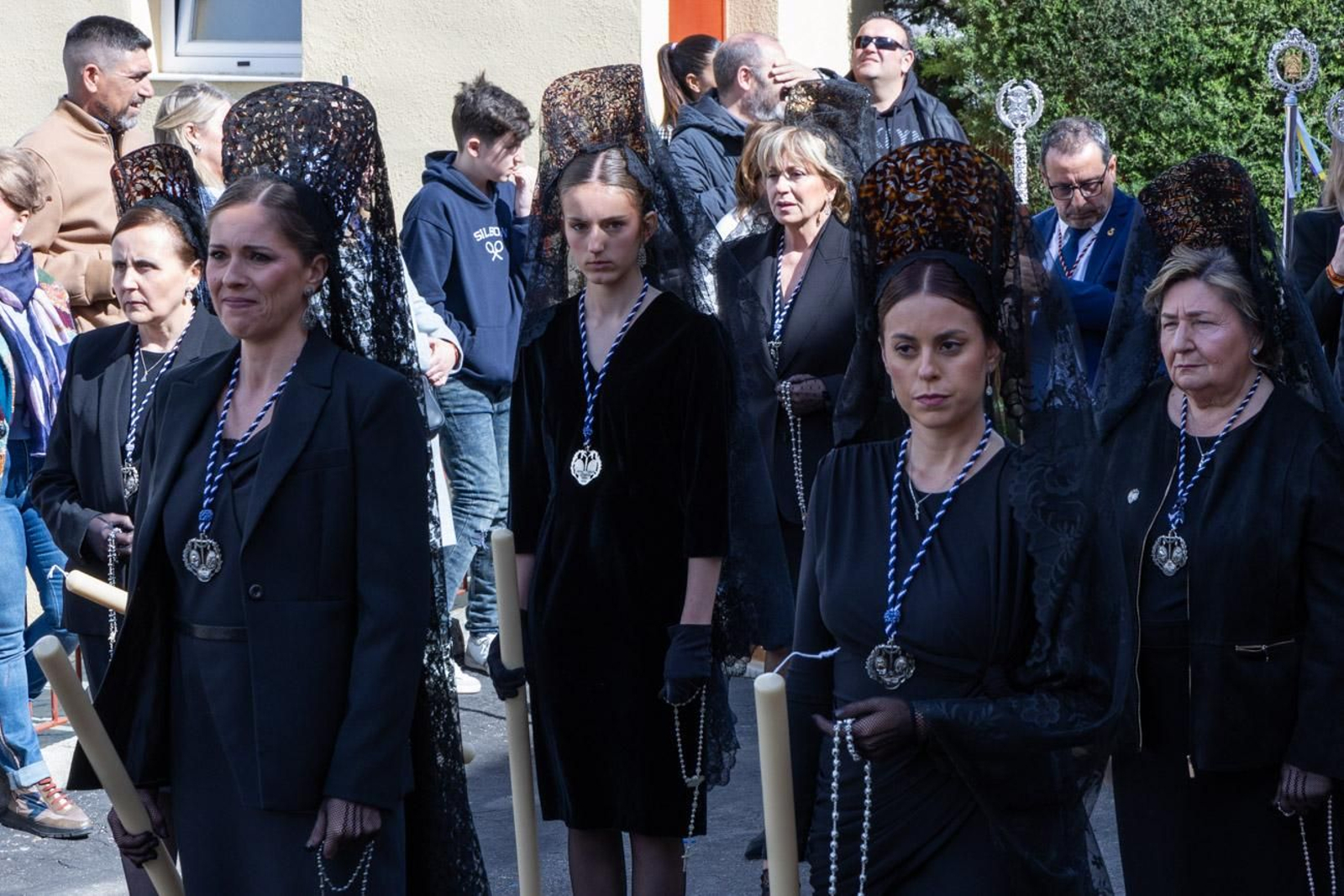 La temida lluvia impide el desarrollo normal de este Martes Santo