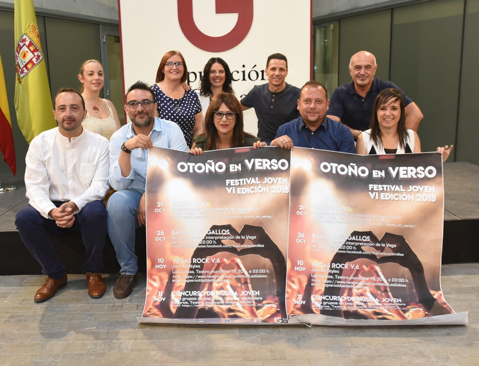 Foto de familia de la presentación de la presente edición de Otoño en verso.