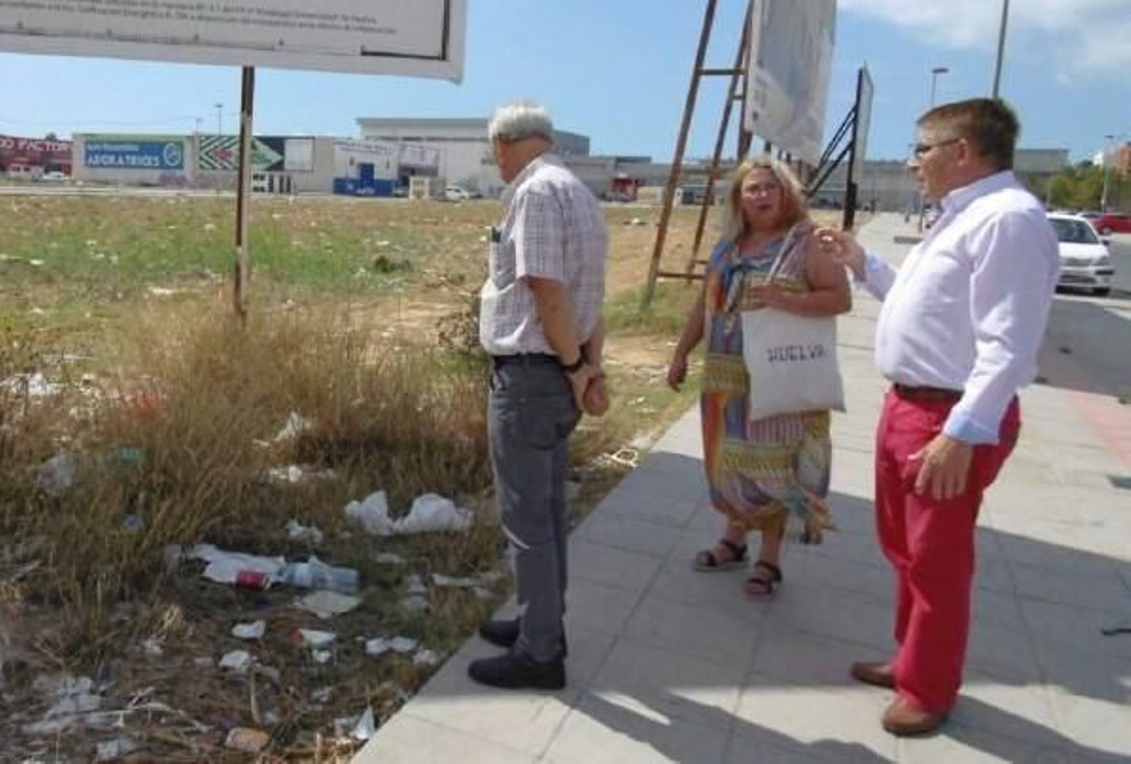 Visita de IU al barrio de Nuevo Parque