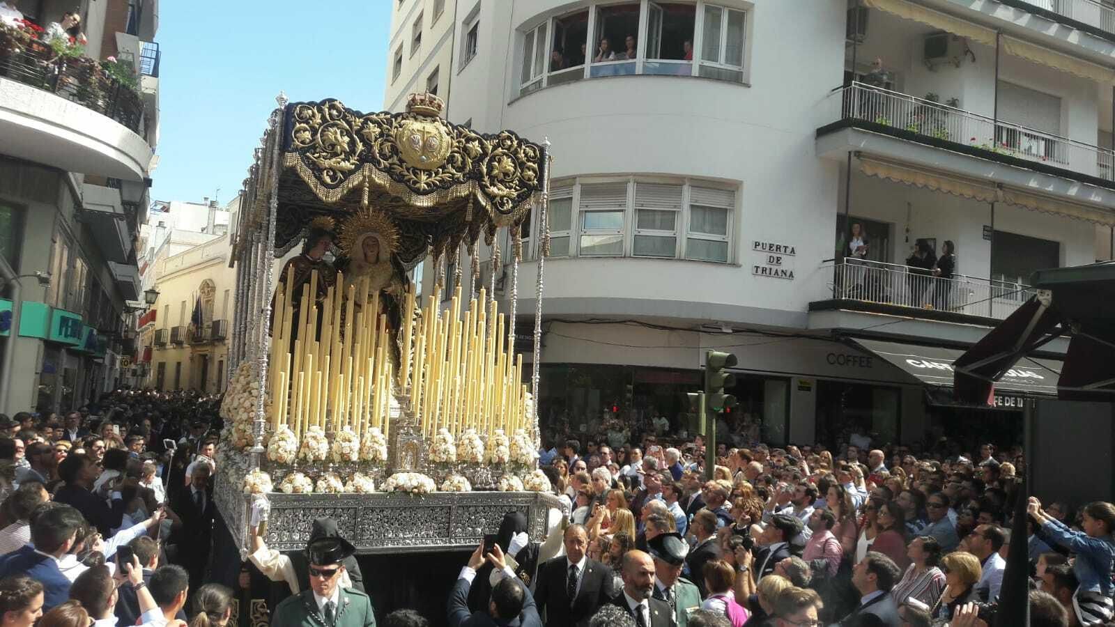 La Virgen de los Dolores de Jesús Despojado en la Puerta de Triana.