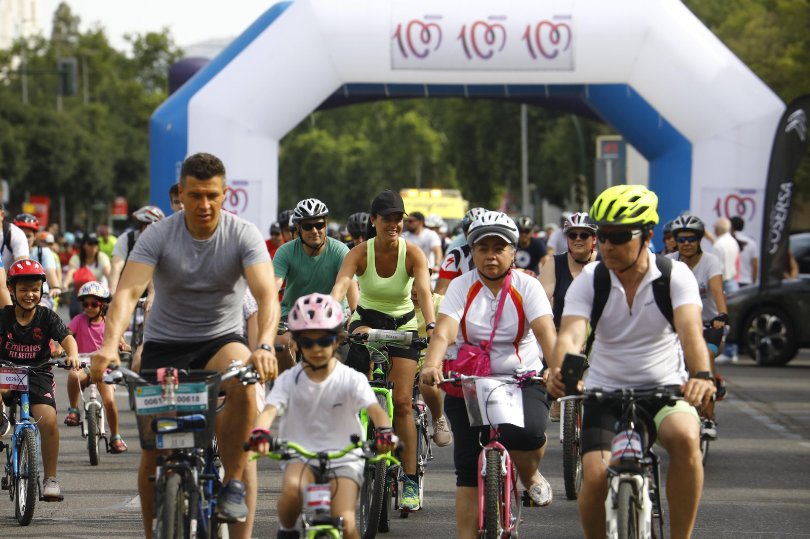Marcha ciclista del Día de la Bicicleta en Córdoba, en imágenes
