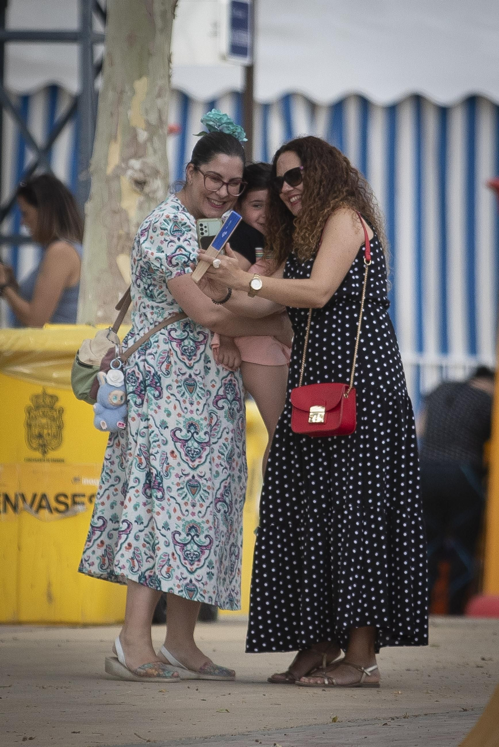 Granada vive su tercer día de Corpus entre comida, baile y columpios: las imágenes
