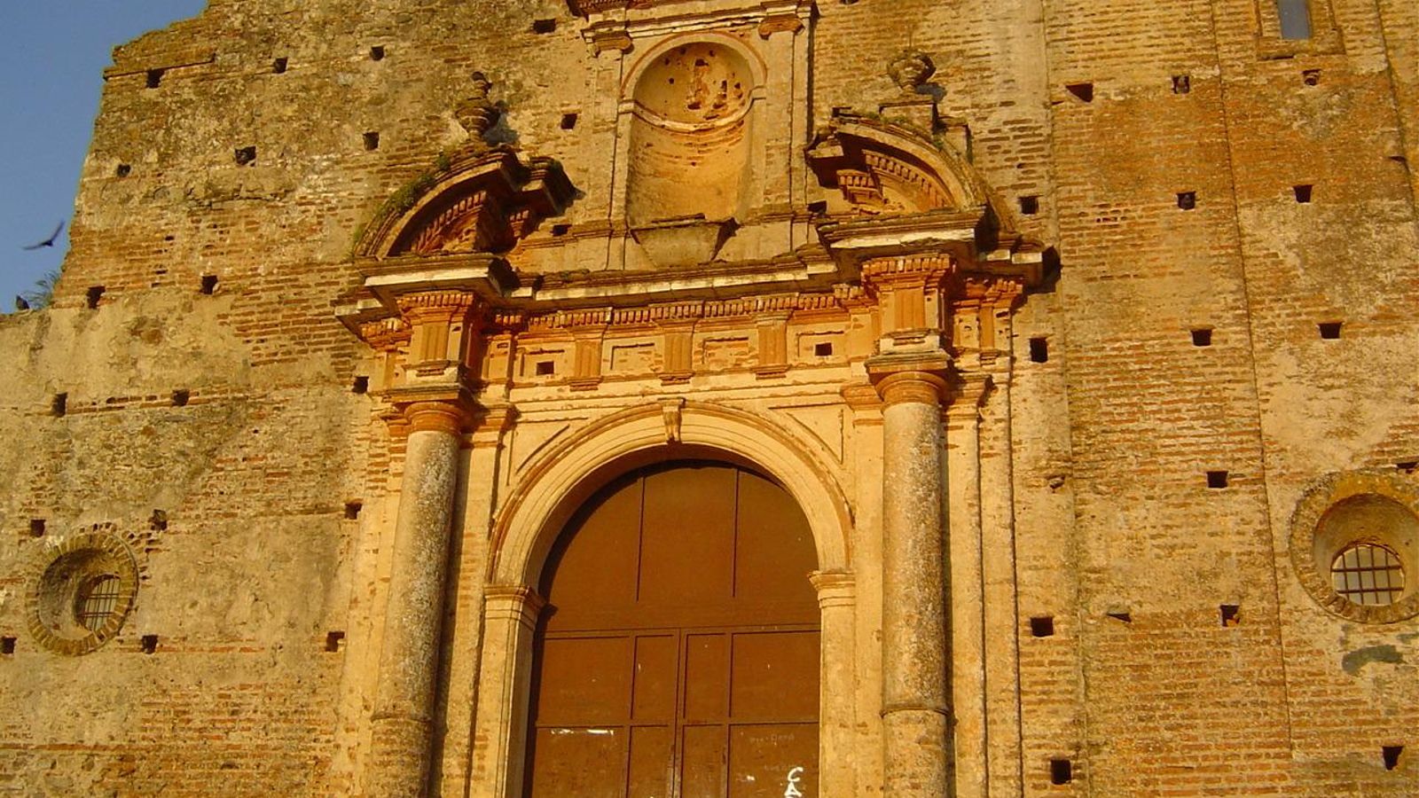 Iglesia inacabada de Castaño del Robledo