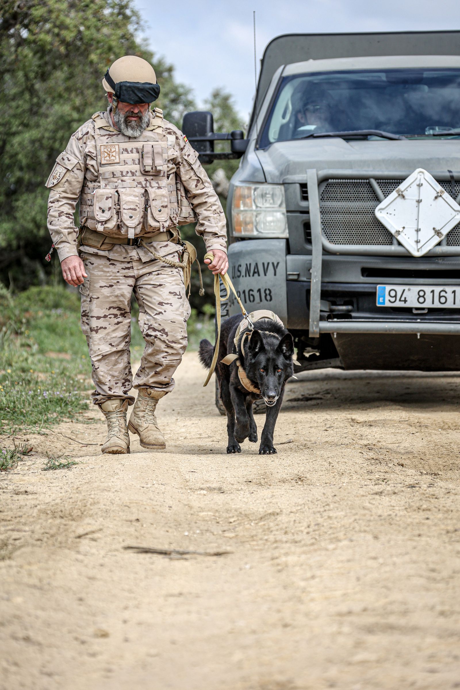 Fuerzas Armadas: Así se adiestran los equipos de desactivación de explosivos en Cádiz