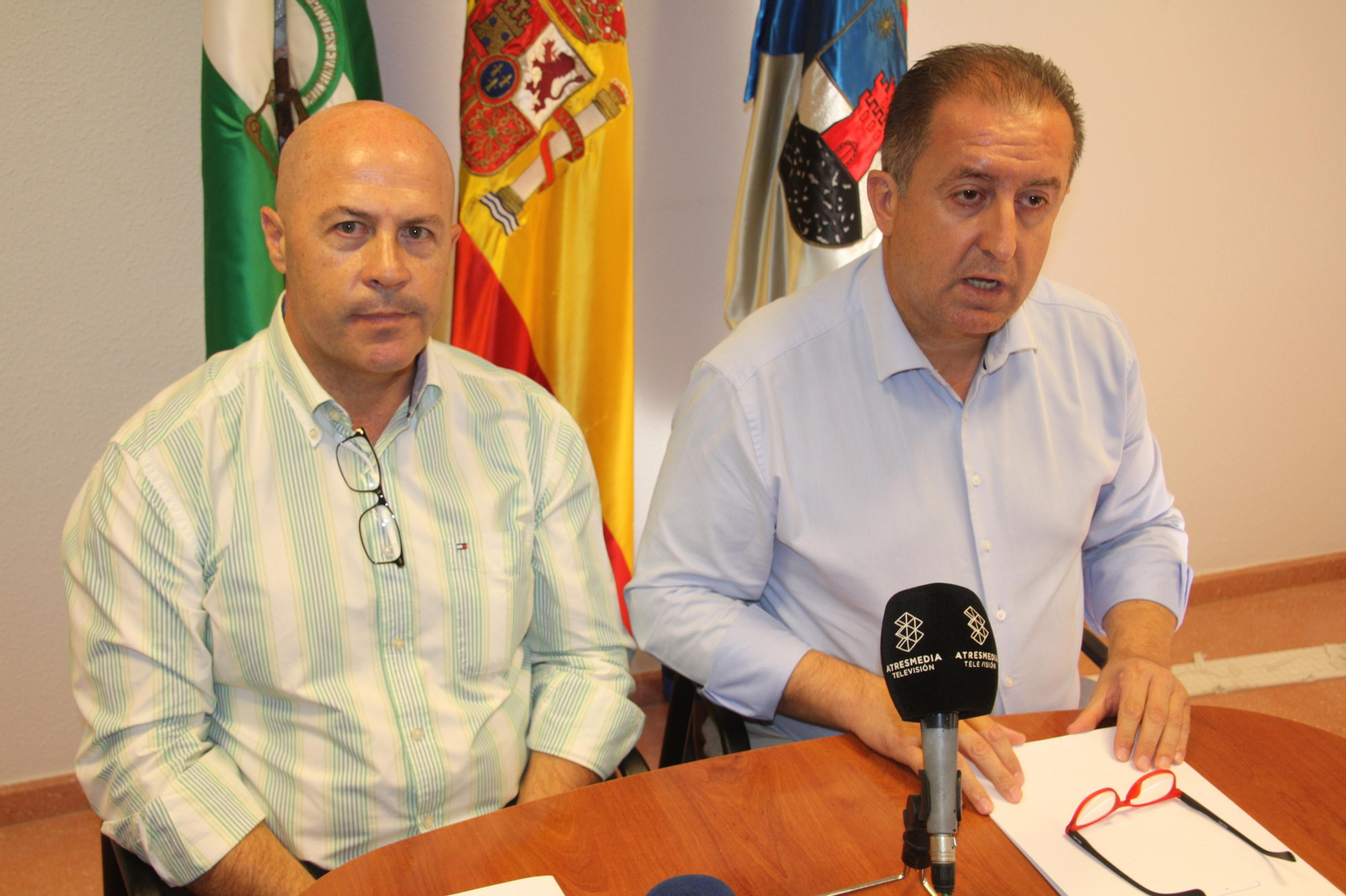 Antonio Inocencio López y Francisco Barrionuevo, durante su comparecencia ante la prensa.