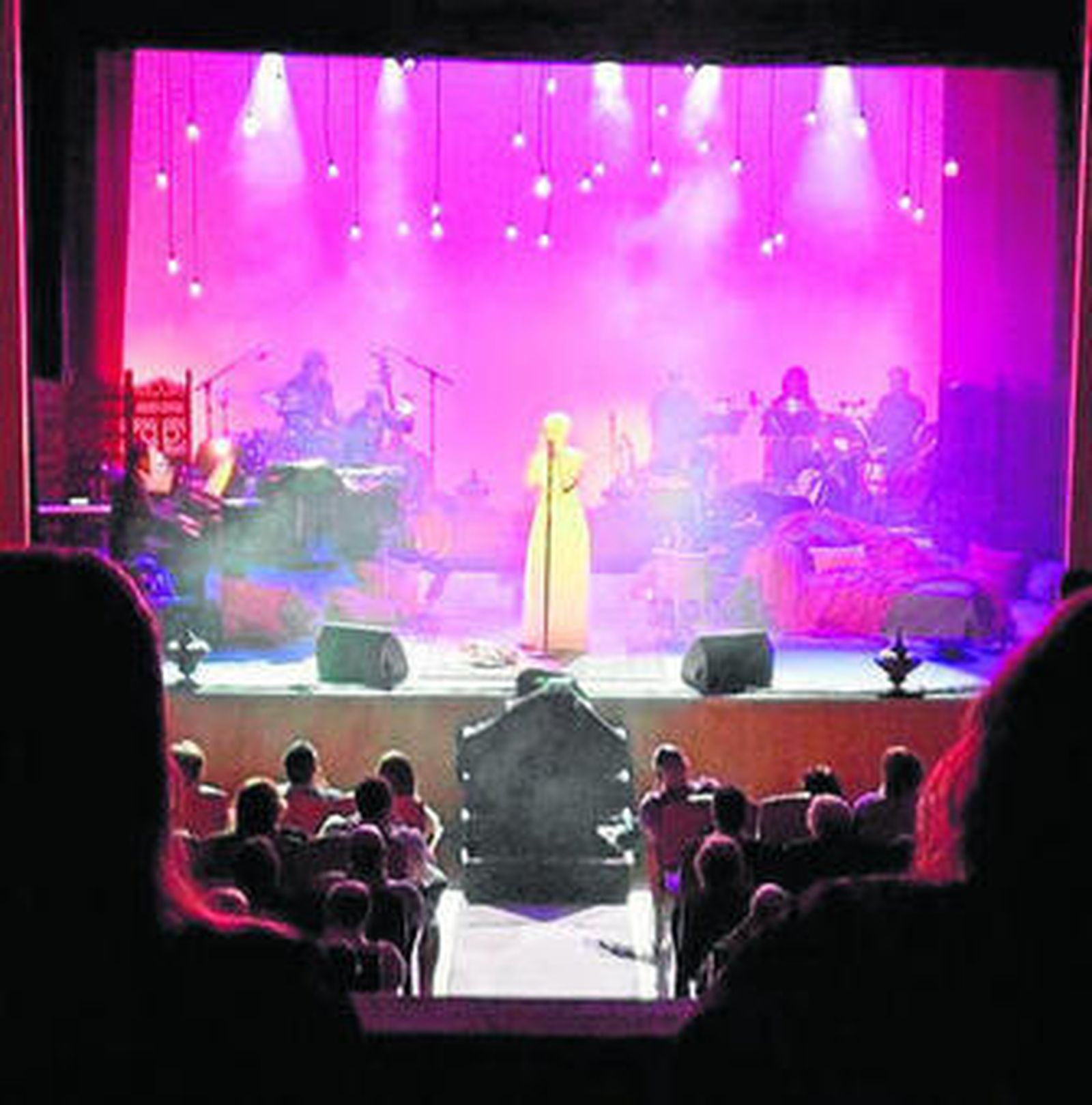Pasión Vega, en concierto, en el Teatro de Las Cortes.