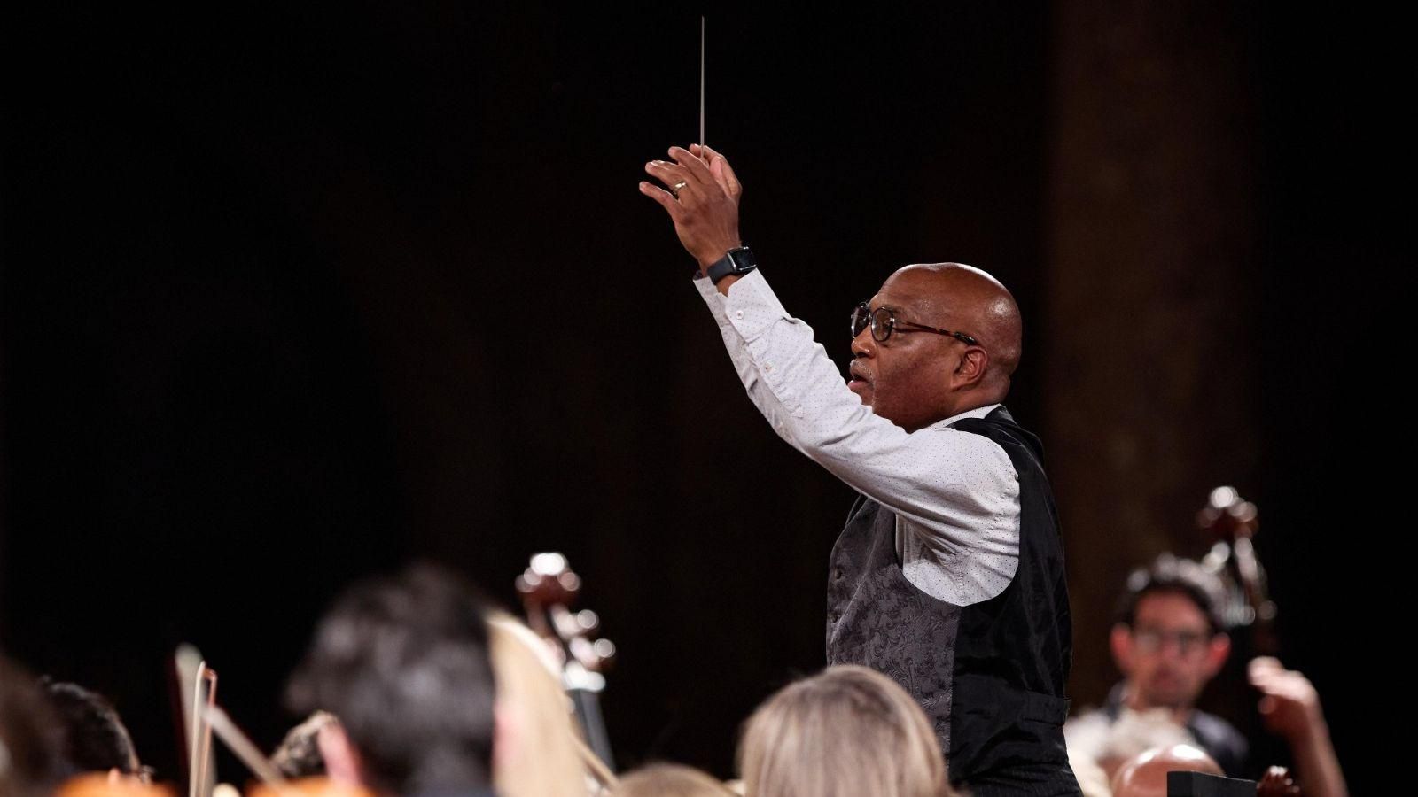 William Eddins dirige la Orquesta Ciudad de Granada en el Palacio de Carlos V William Eddins dirige la Orquesta Ciudad de Granada en el Palacio de Carlos V