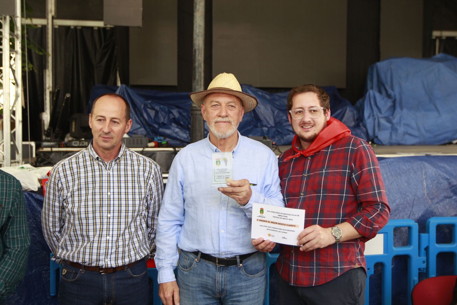 Imágenes de las Fiestas de Abrucena: concurso de mostos, encierro infantil y migas populares