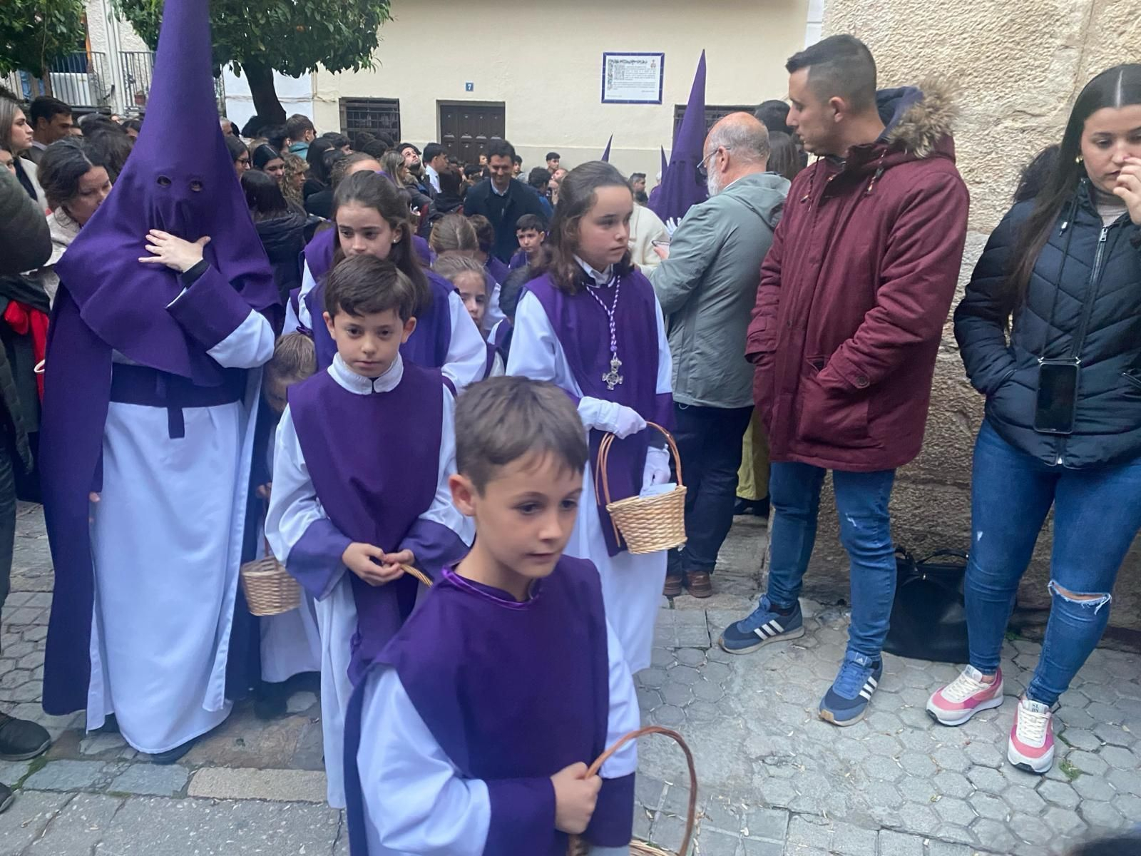 En imágenes: La Expiración trae de vuelta la ilusión de los cofrades jiennenses