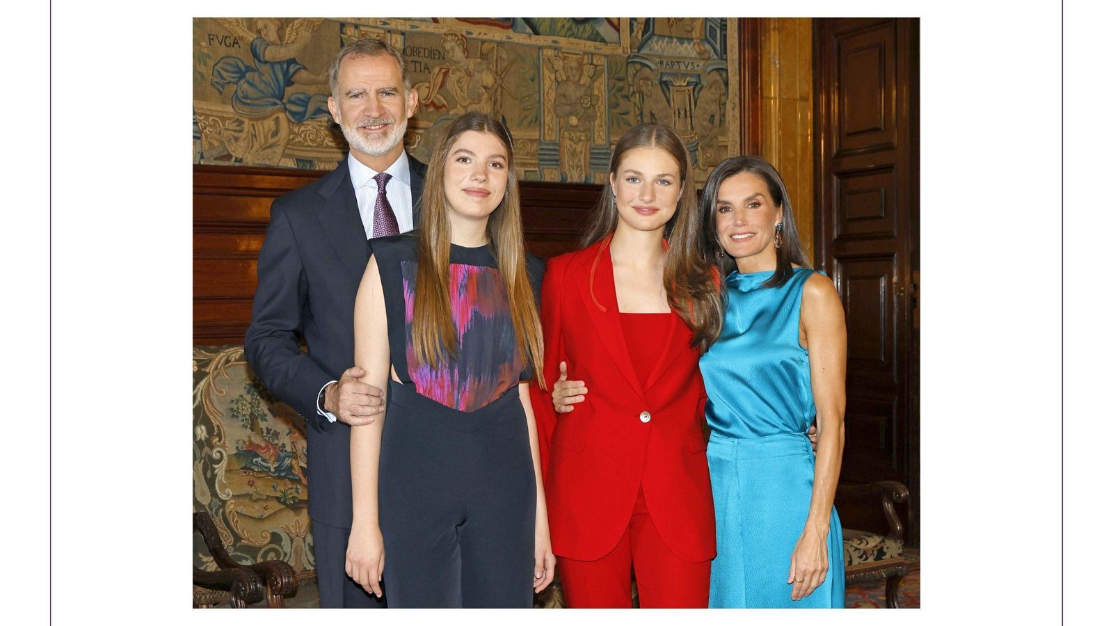 Los Reyes, la Princesa Leonor y la Infanta Sofía en la foto escogida para la felicitación navideña de la Familia Real.