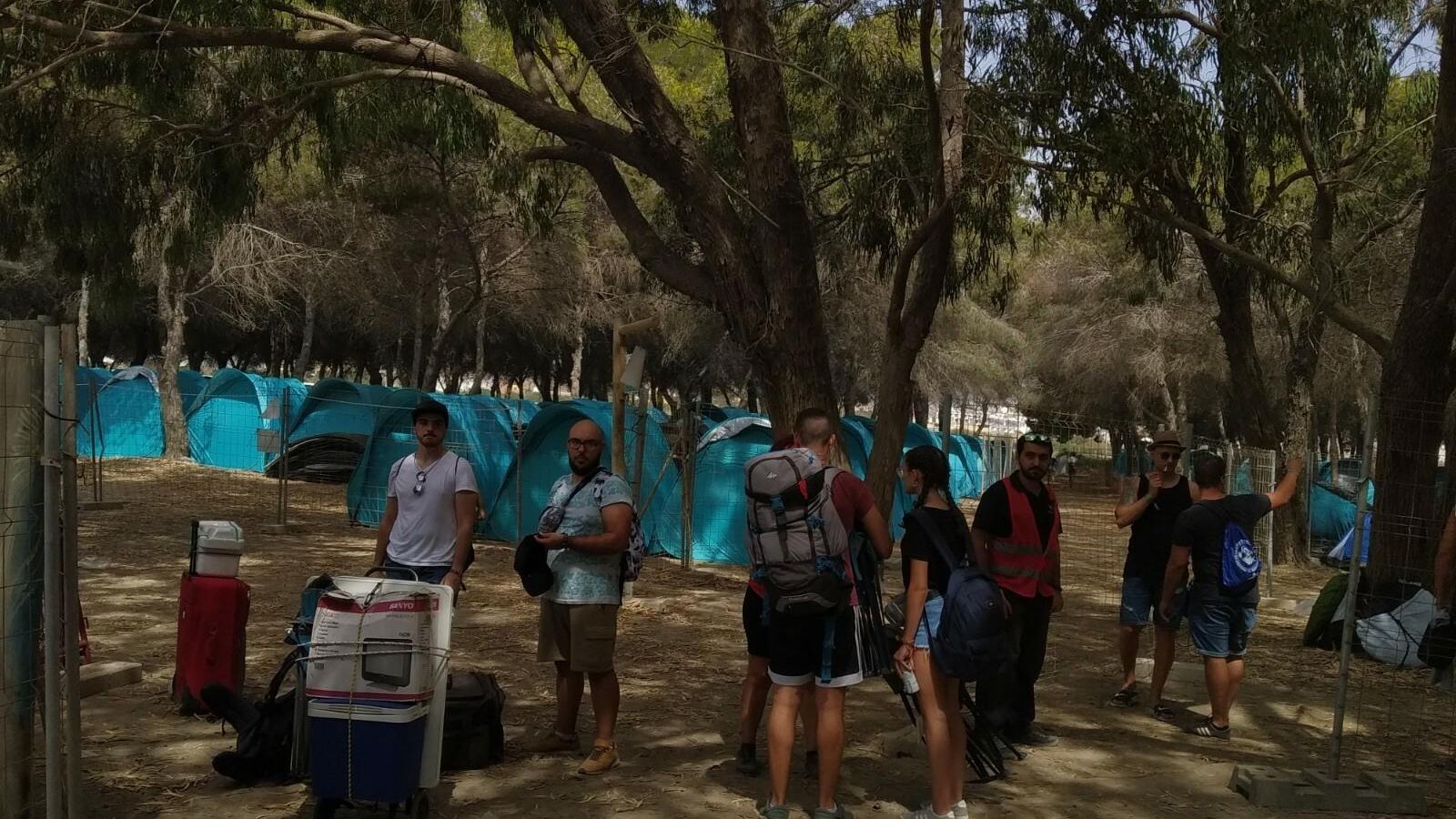 'Dreamers' en la zona de acampada.