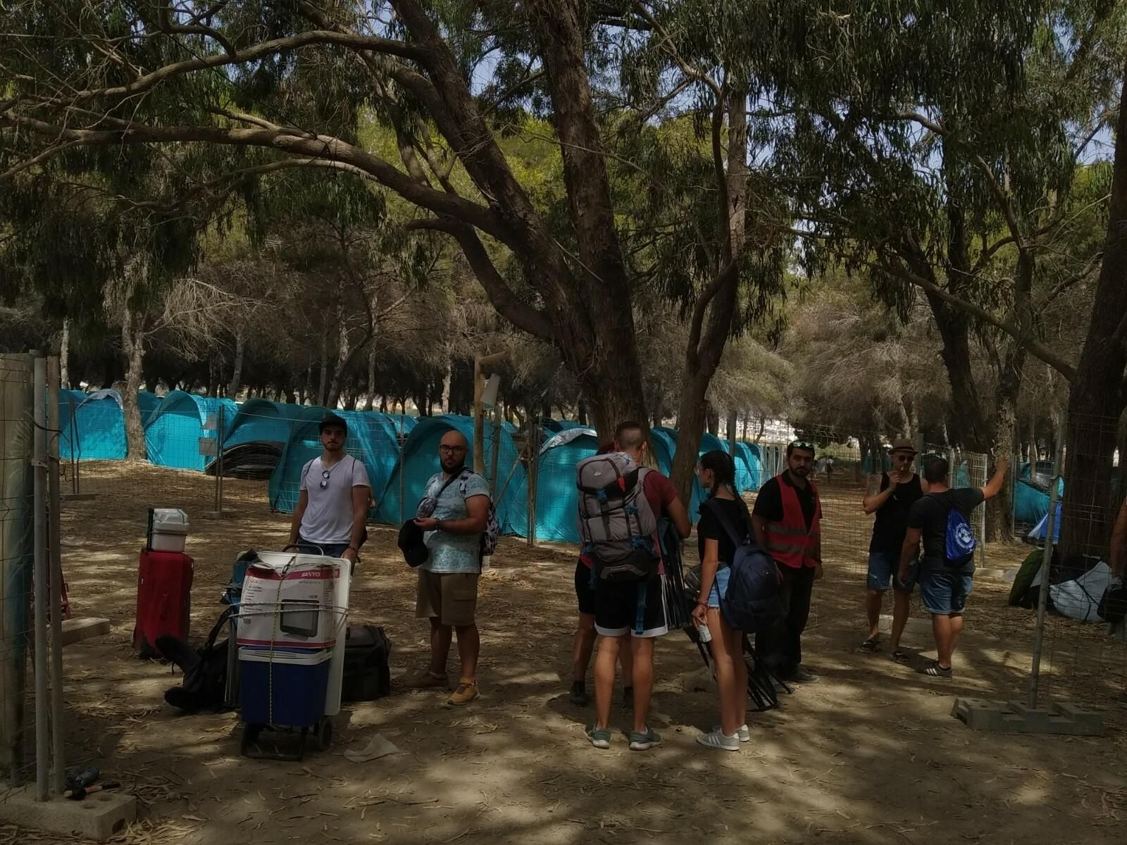 'Dreamers' en la zona de acampada.