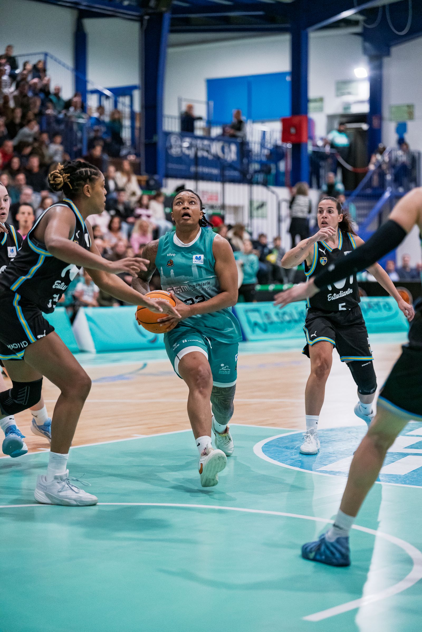 El CAB Estepona se va al parón tras caer ante el Estudiantes (72-80)