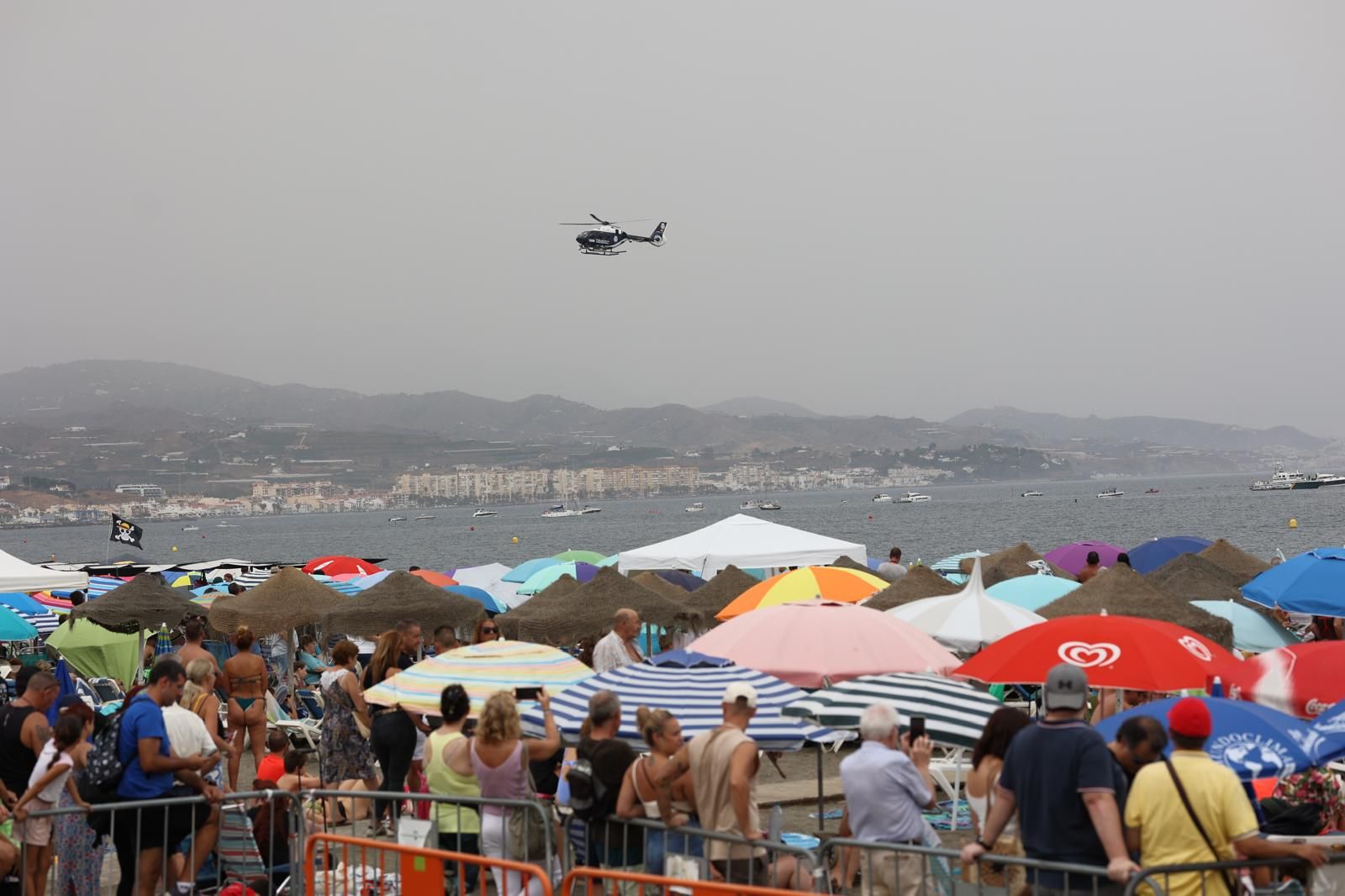 El festival acrobático áereo de Torre del Mar, en imágenes