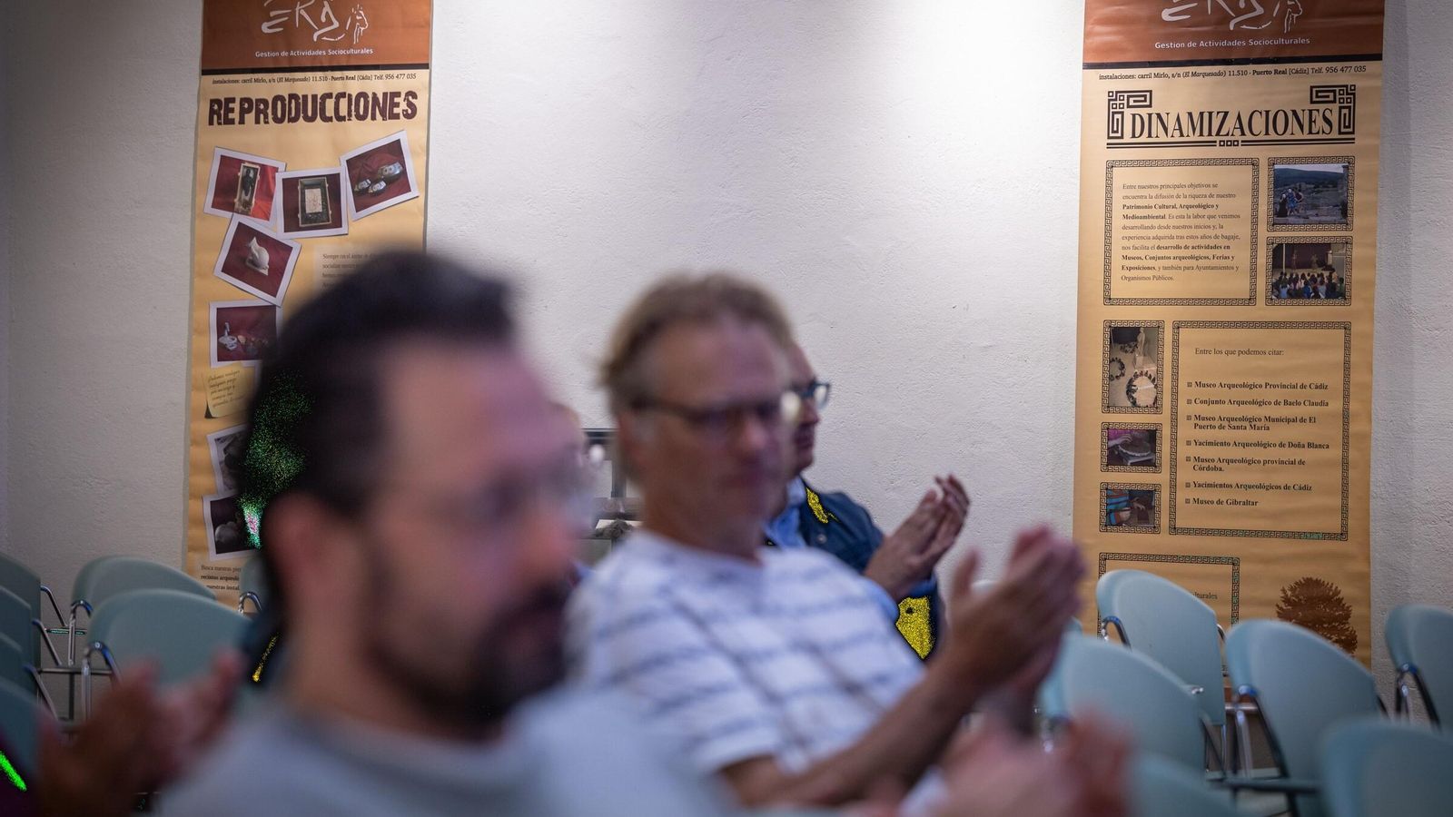 La exposición cuenta también con paneles explicativos.