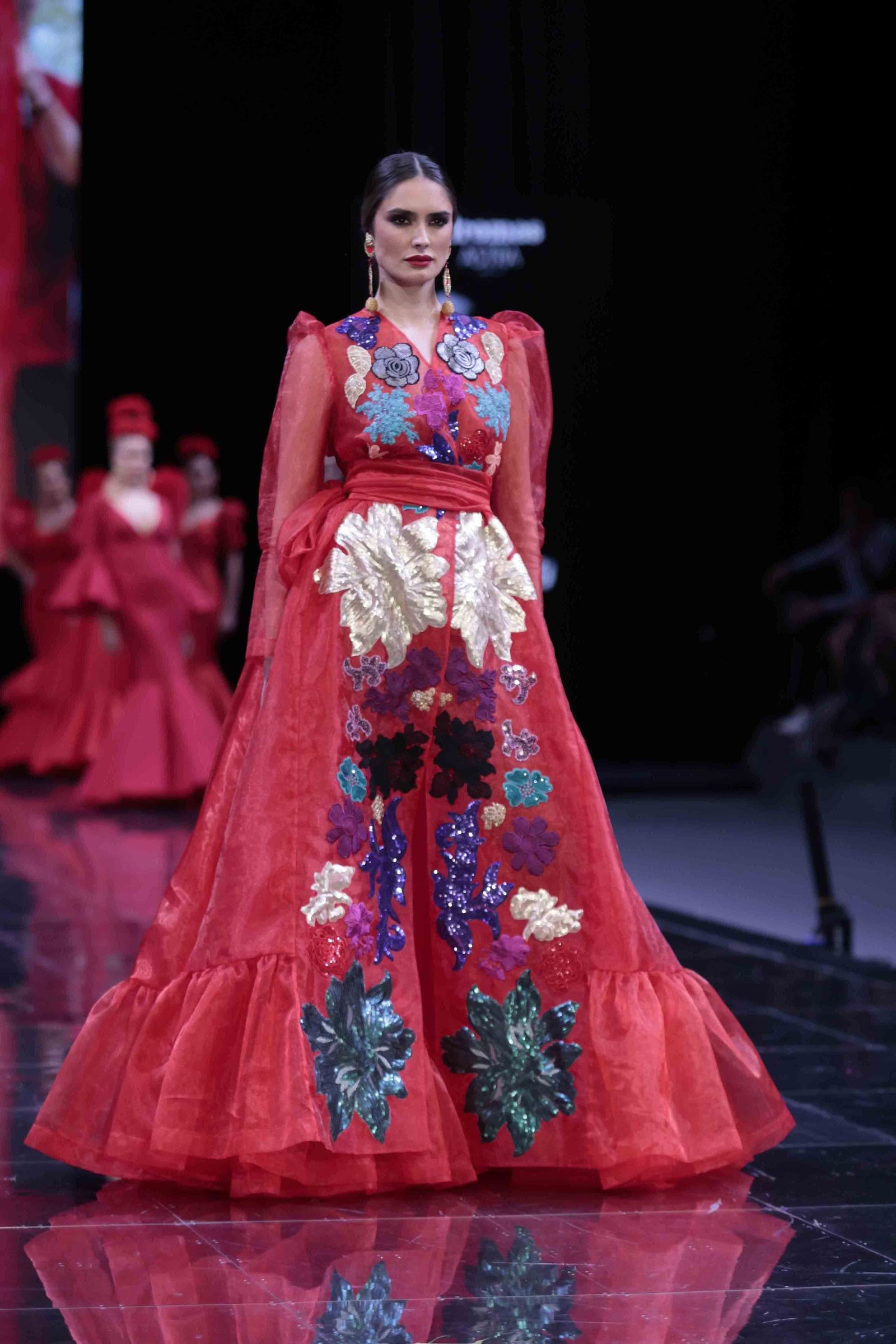 Desfile de Pilar Rubio en SIMOF de 2024, todas las fotos