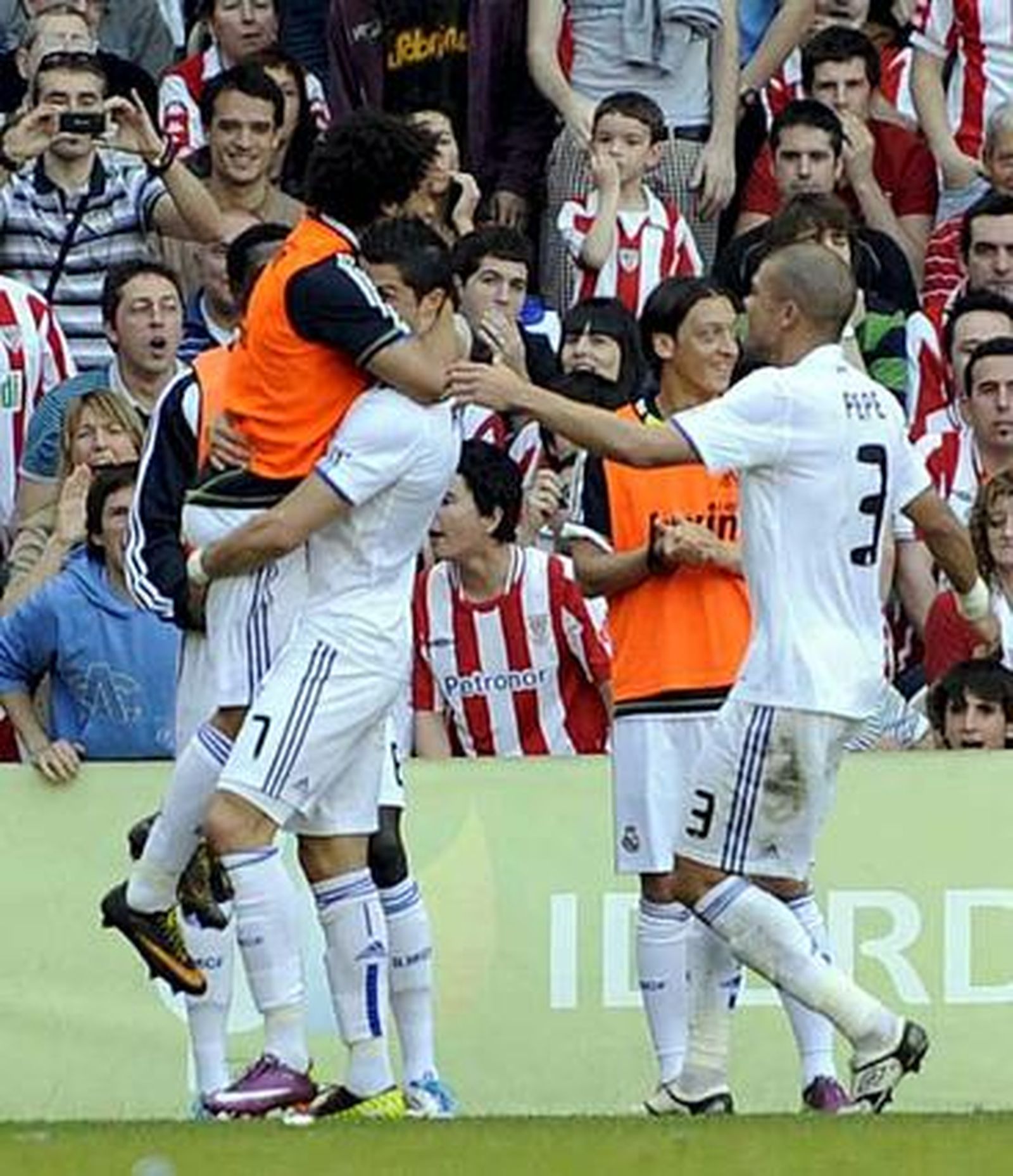 El plan B de Mourinho funciona en San Mamés

Foto: efe