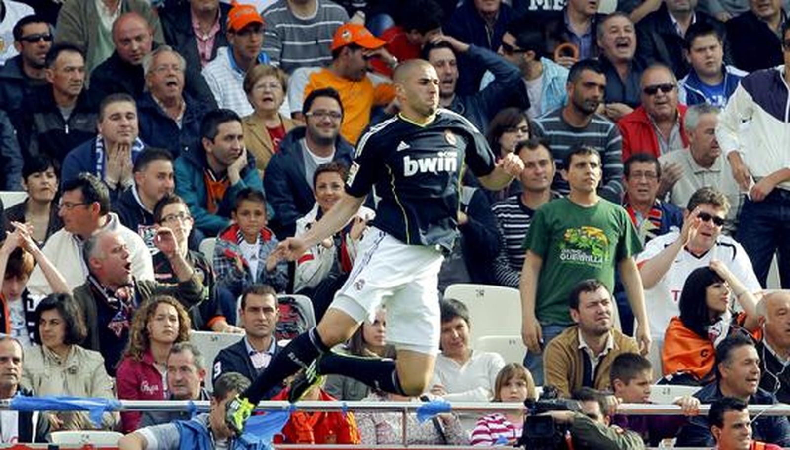 El Real Madrid golea al Valencia a domicilio (3-6). / EFE