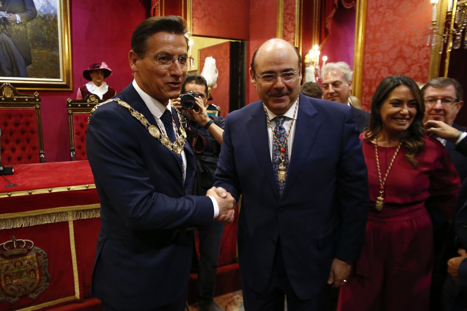 Las imágenes de la jornada de constitución del Ayuntamiento de Granada