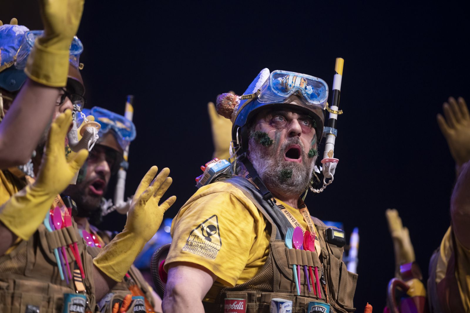 Imágenes de la actuación de la murga de Huelva "No te vayas a espantar. El juicio final" en el Carnaval Colombino