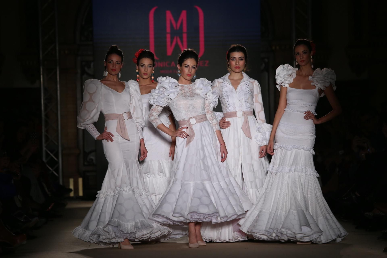 El traje de flamenca blanco y sus versiones más bonitas de esta temporada