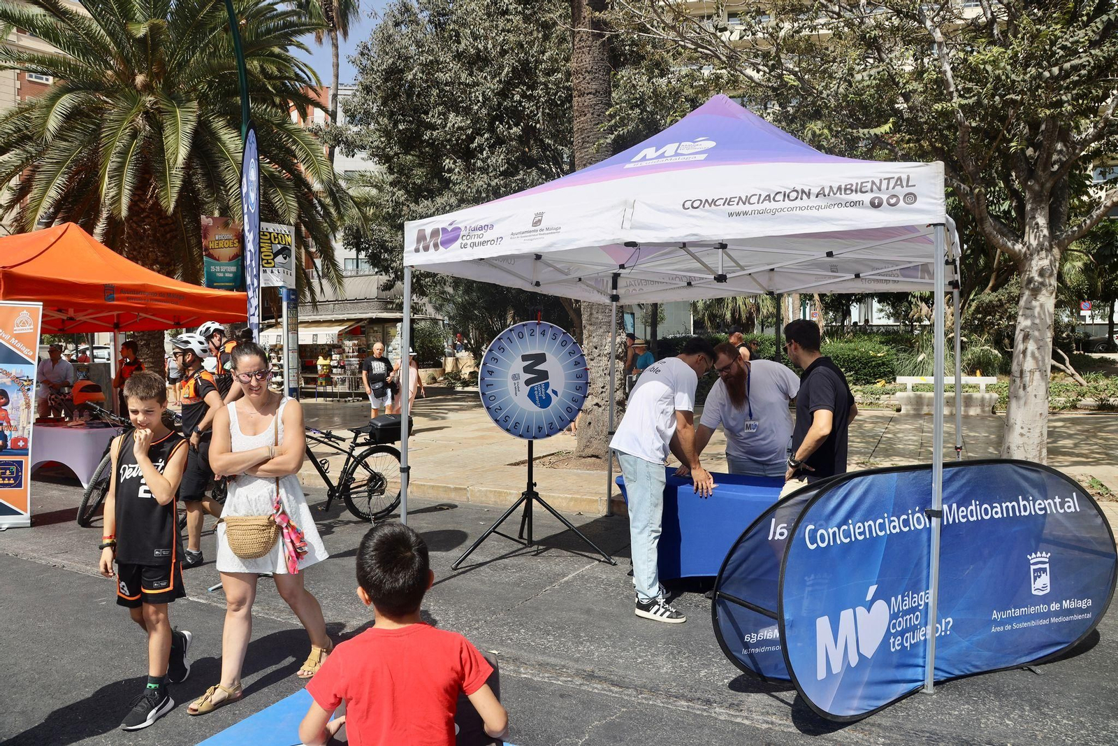Fotogalería: viaje en el tiempo a la Málaga de los años 80 en el Día sin coche