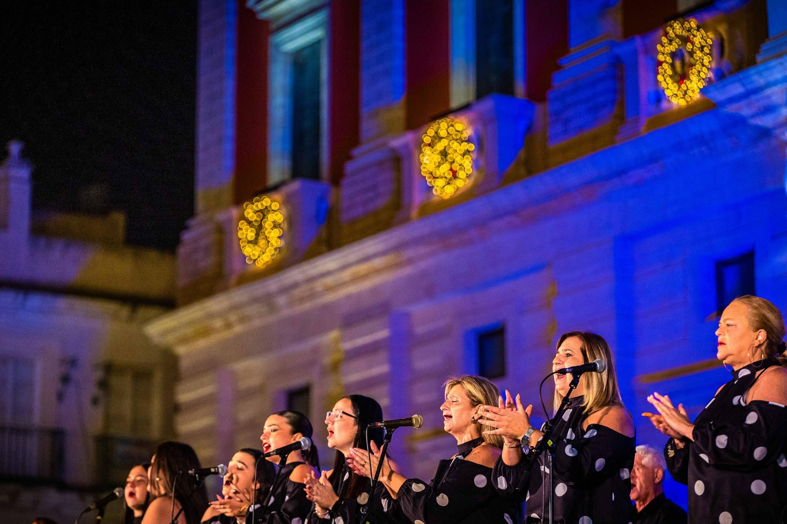 El concurso de coros de campanilleros ambienta la Navidad en San Fernando