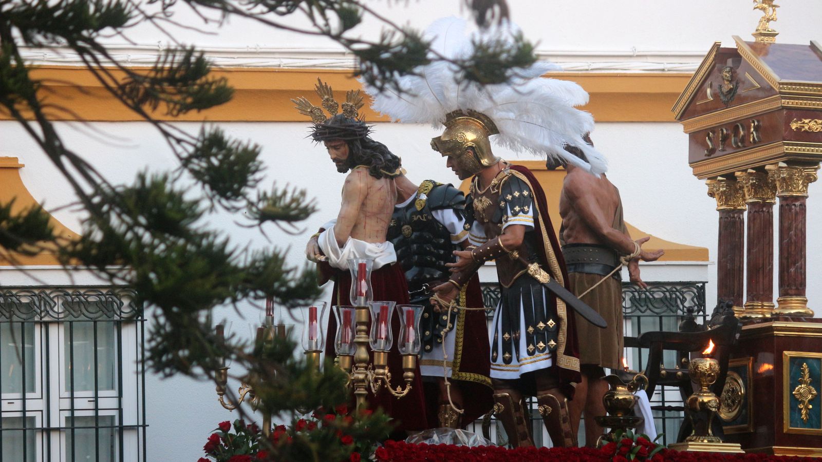 Hermandad del Ecce Homo por Plaza de la Iglesia