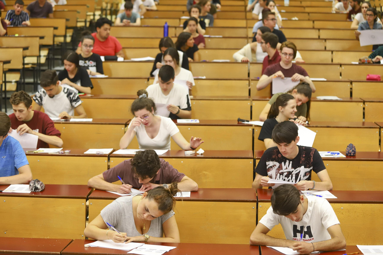 Alumnos en la primera jornada de Selectividad el pasado martes
