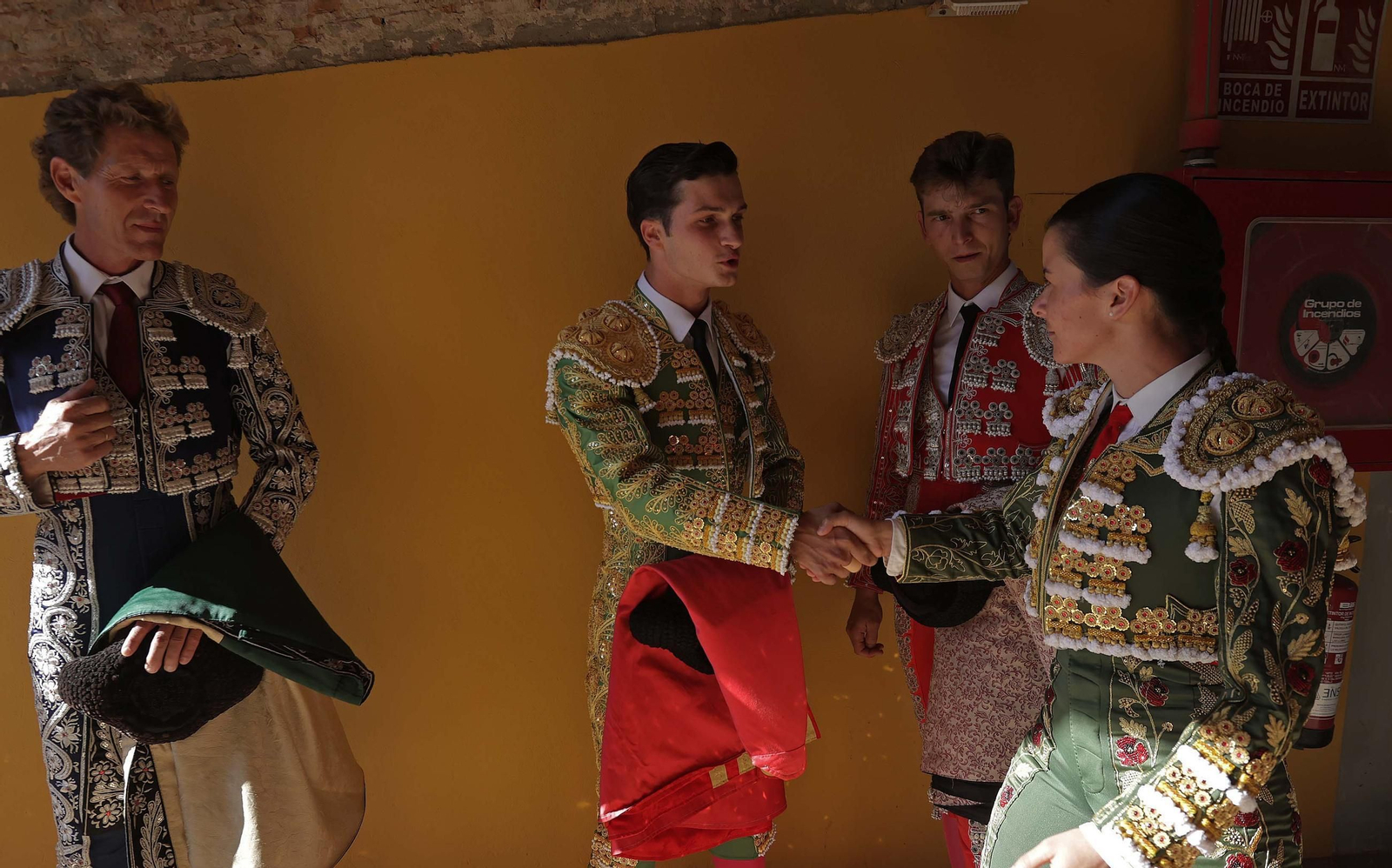 Fotos de la novillada mixta con picadores del sábado de la Feria de La Línea: Ignacio Candelas, Miriam Cabas y Juan Jesús Rodríguez